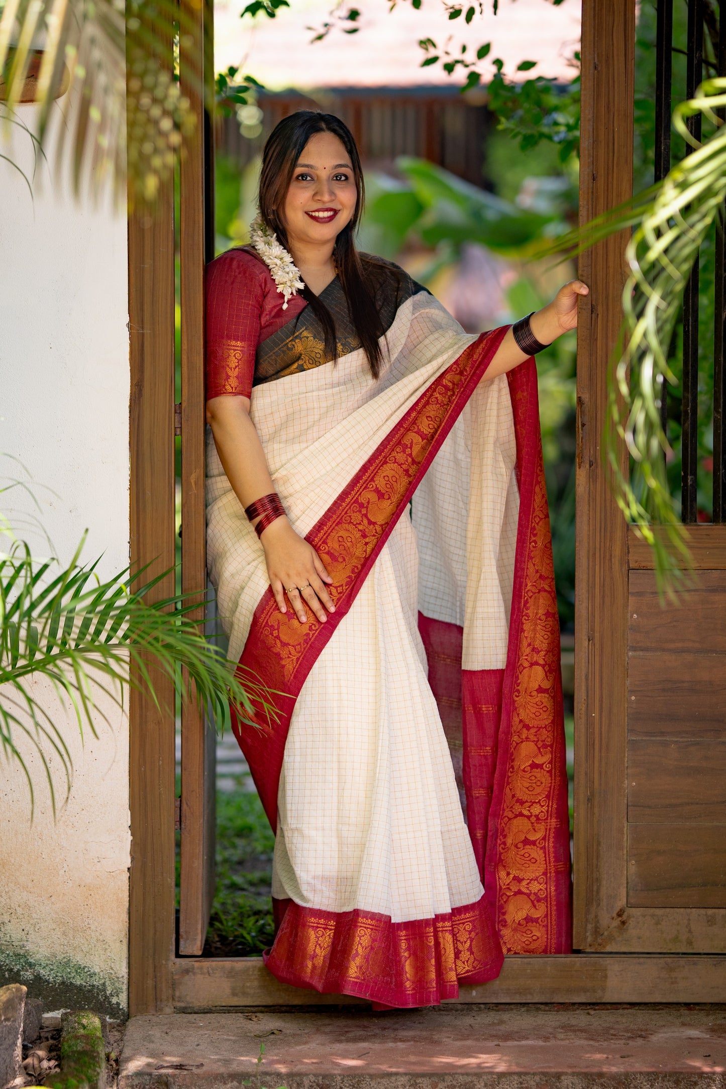 Ayesha : Chembarathi - Sungudi checks, ivory gold base, black and maroon dual tone border, soft cotton - YCIEON162