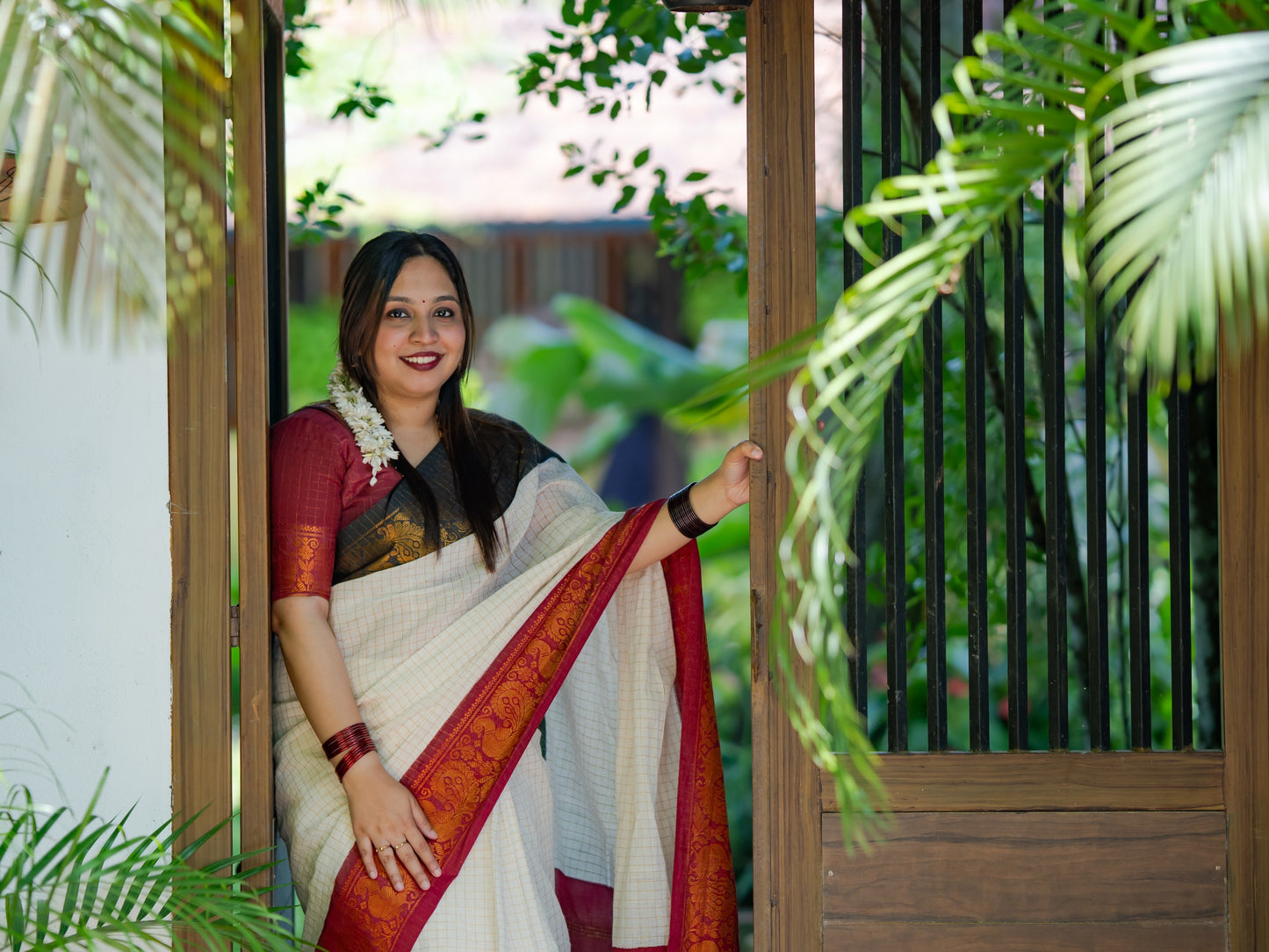 Ayesha : Chembarathi - Sungudi checks, ivory gold base, black and maroon dual tone border, soft cotton - YCIEON162