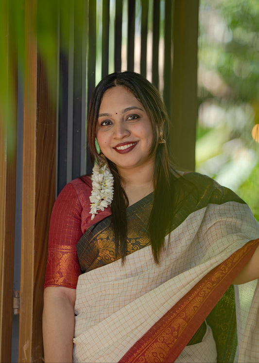 Ayesha : Chembarathi - Sungudi checks, ivory gold base, black and maroon dual tone border, soft cotton - YCIEON162
