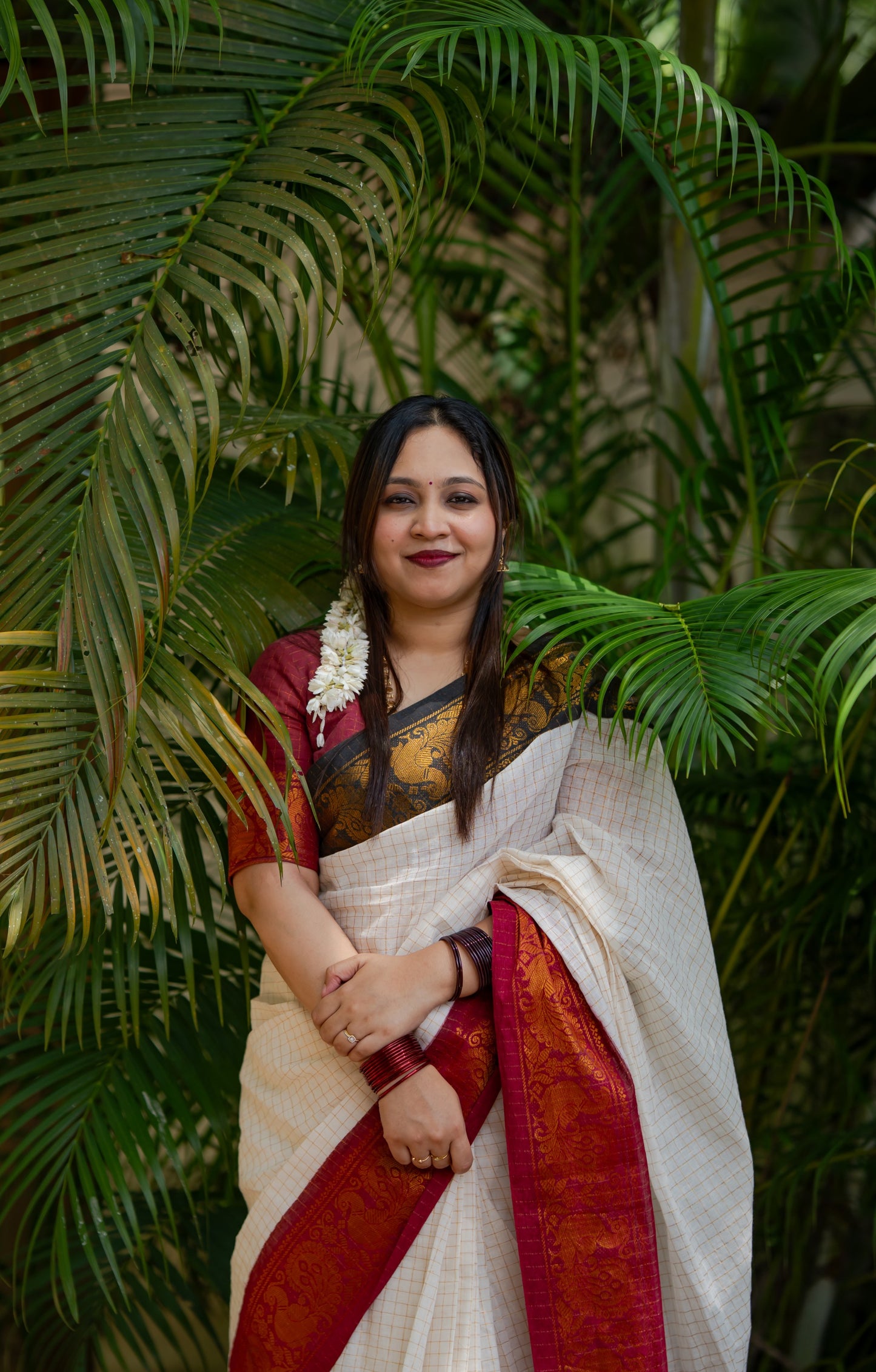 Ayesha : Chembarathi - Sungudi checks, ivory gold base, black and maroon dual tone border, soft cotton - YCIEON162