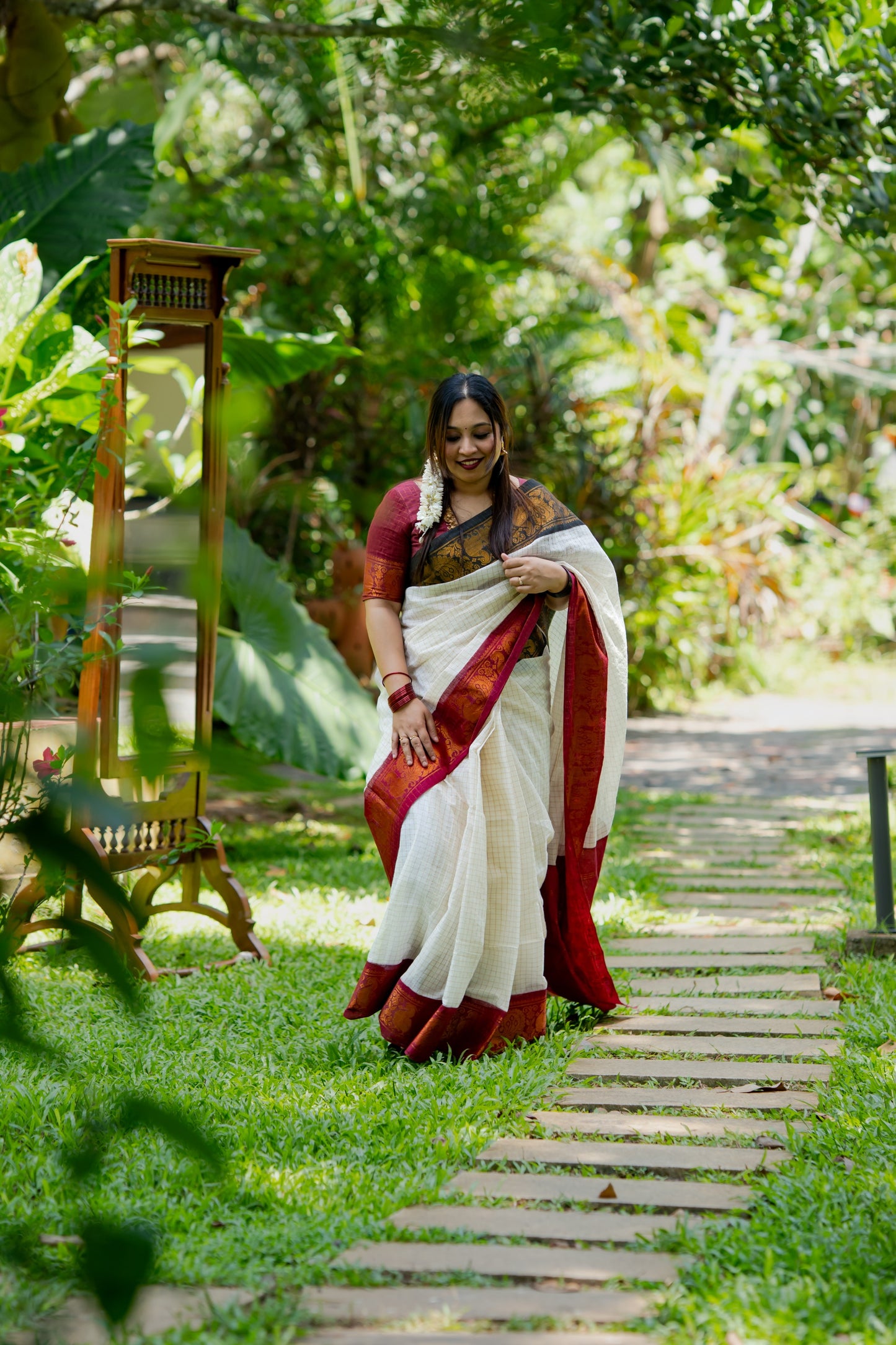 Ayesha : Chembarathi - Sungudi checks, ivory gold base, black and maroon dual tone border, soft cotton - YCIEON162