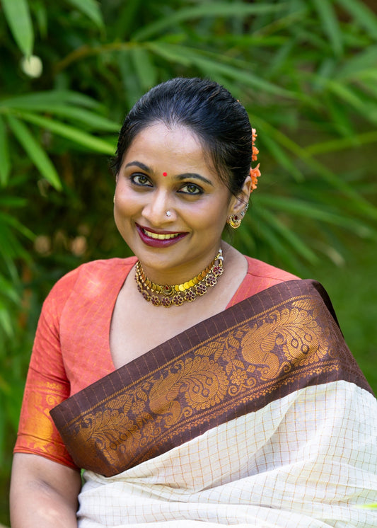 Namita : Kanakambaram - Sungudi checks, ivory gold base, brown and orange dual tone border, soft cotton - YCIEON160