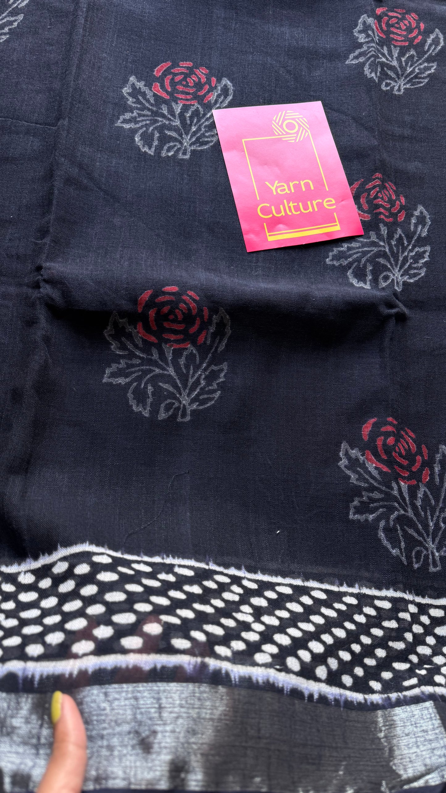 Black linen, red rose motif, silver zari border - YCTOROCBP58