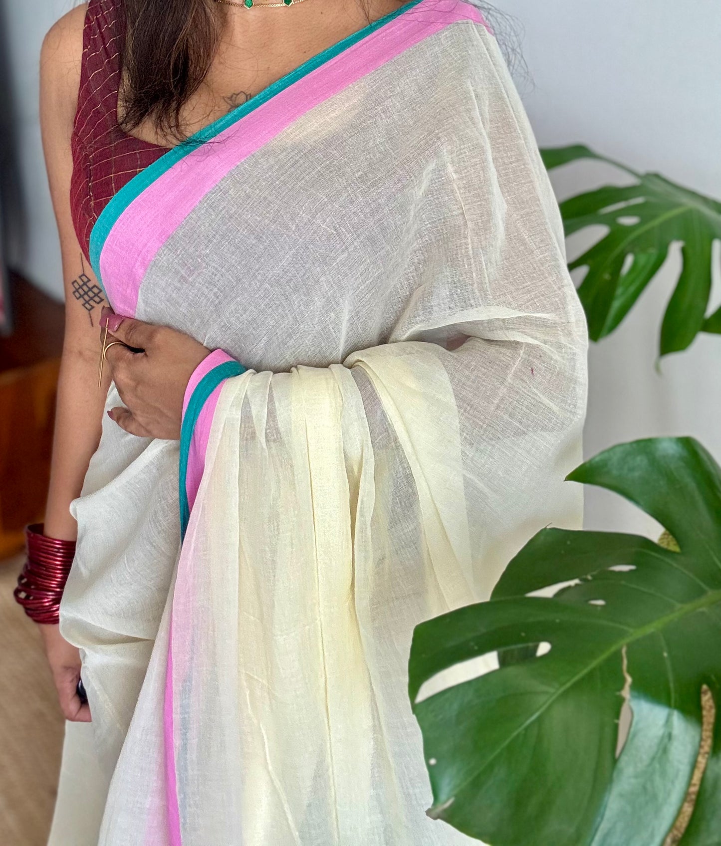 Ivory mul saree, pink and dark cyan border - YCIEON09
