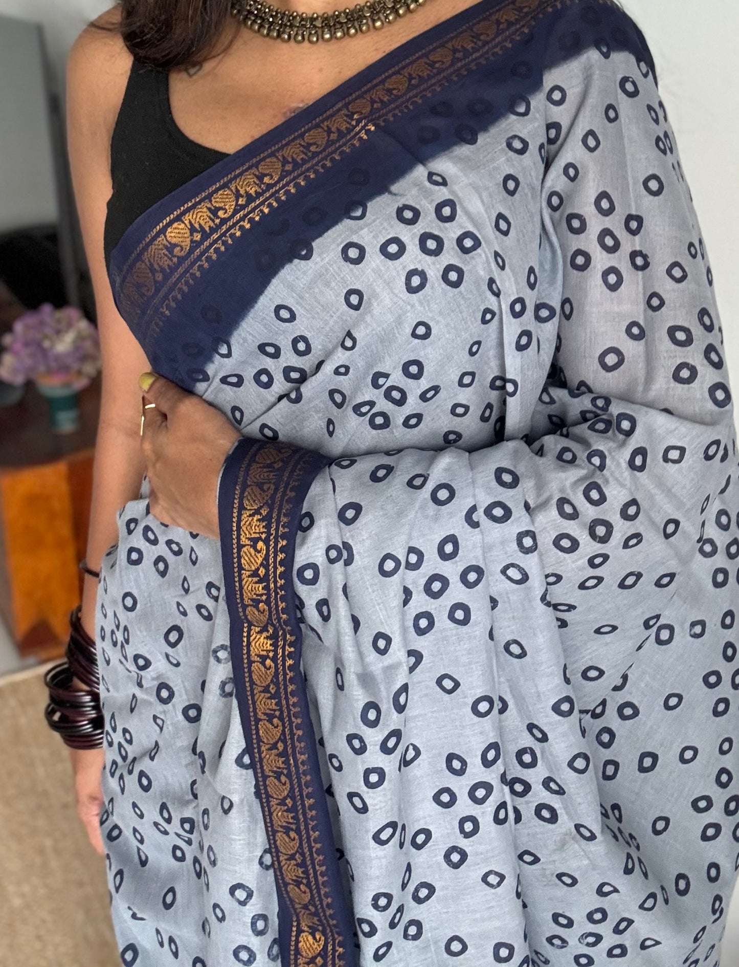 Cool grey with dark blue, motif printed, kattuchayam dyed madurai sungudi cotton saree - YCCOTNMSFE73