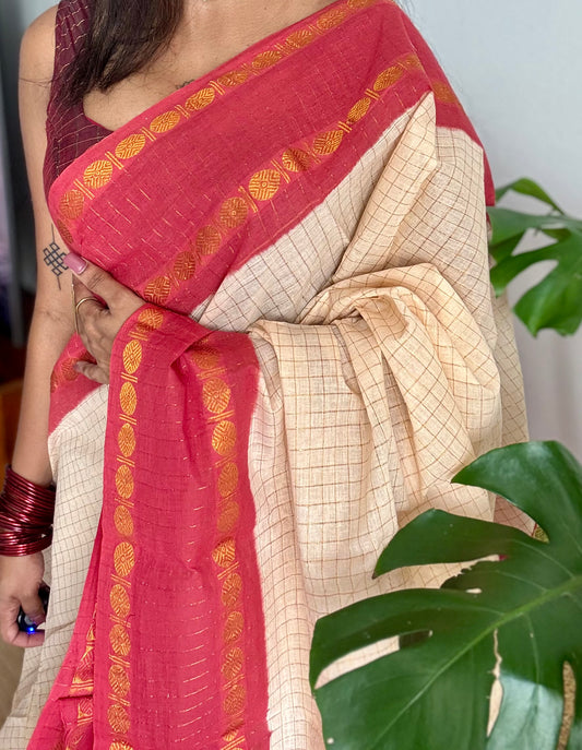 Ivory with light red contrast zari checkered sungudi, kattuchayam dyed madurai cotton - YCIEON89