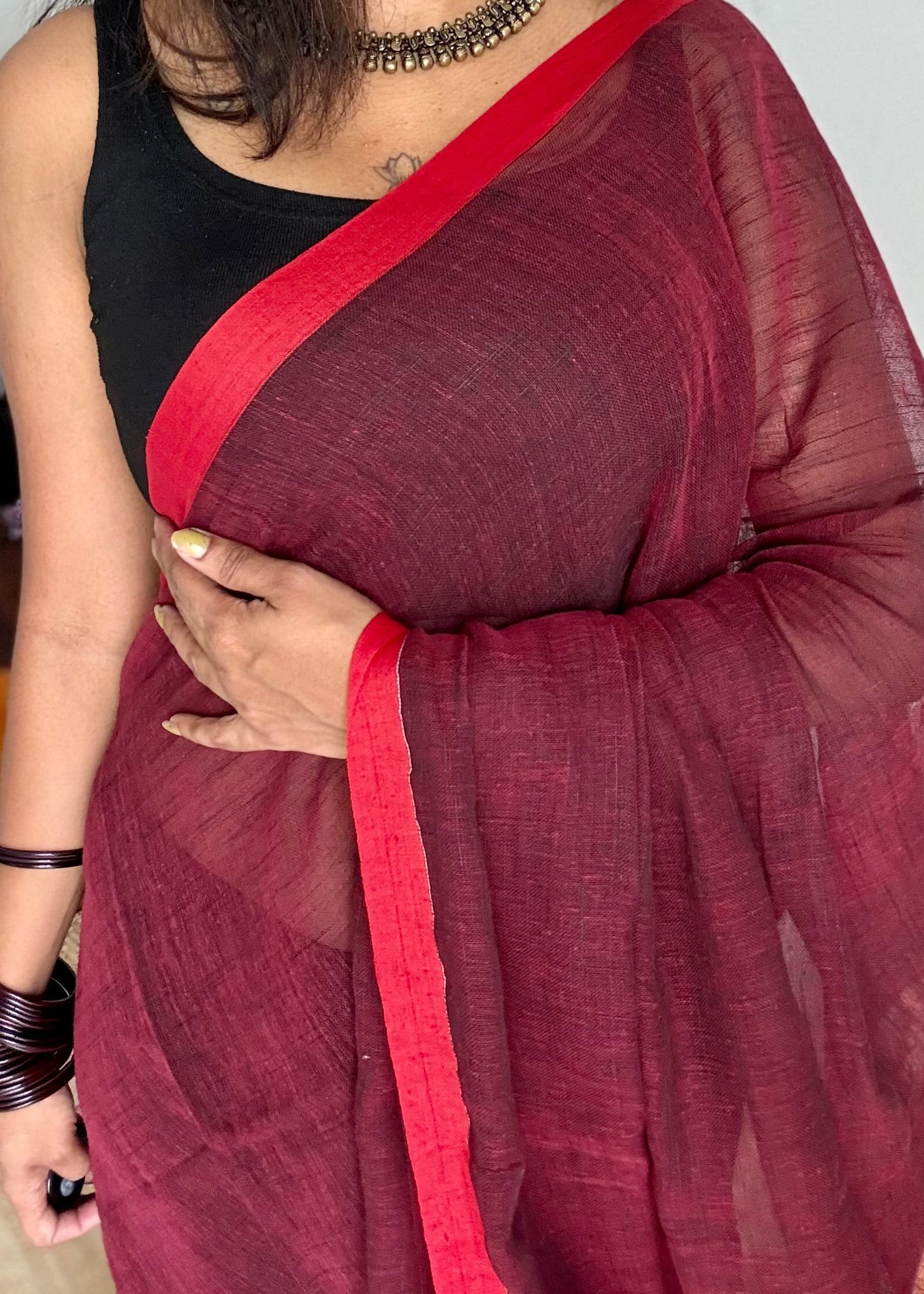 Maroon plain linen by cotton saree with copper zari pallu - YCBCLCFE398