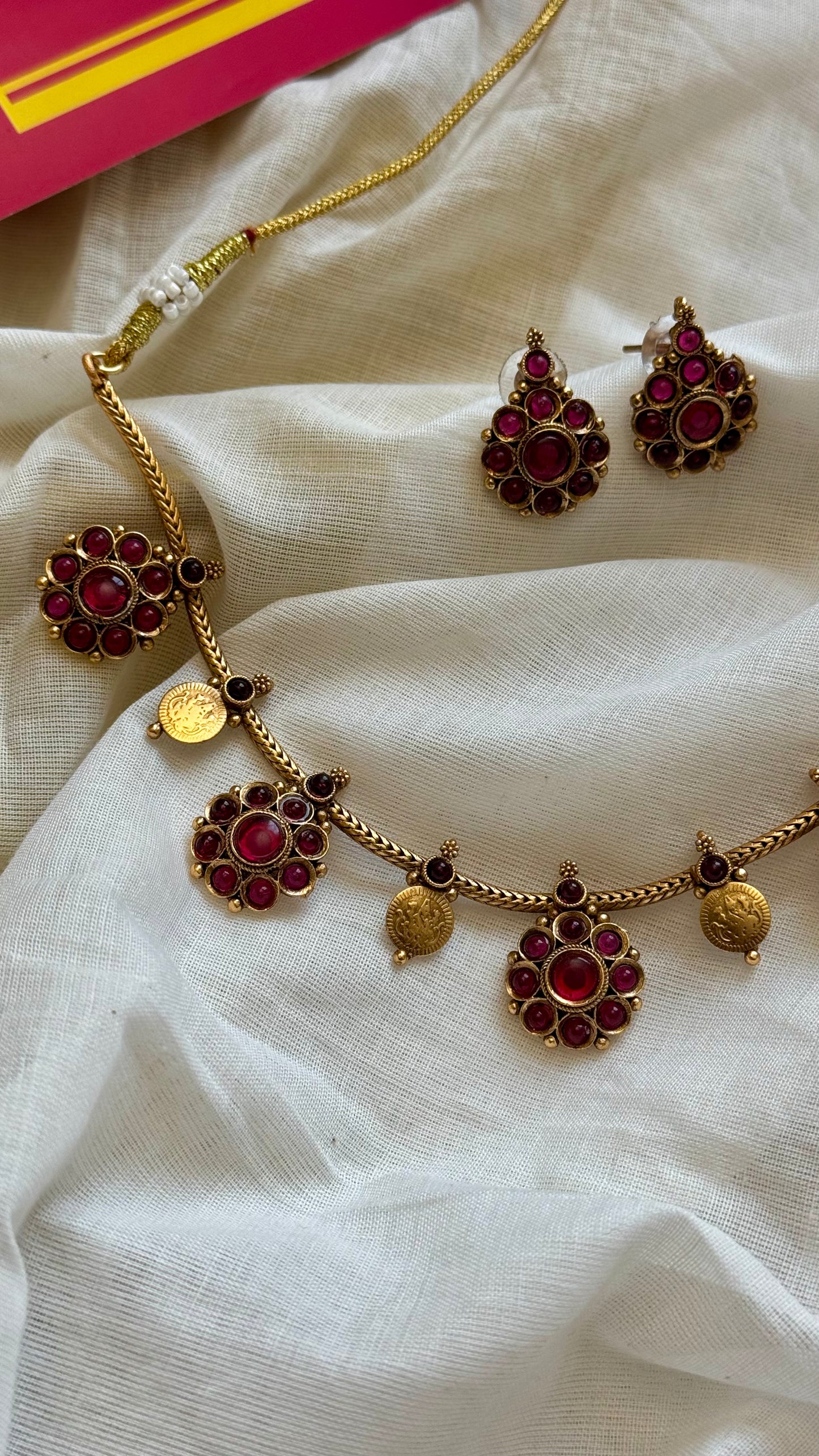 Red kemp and coin pendant neckpiece, with earrings - YCGPNP622