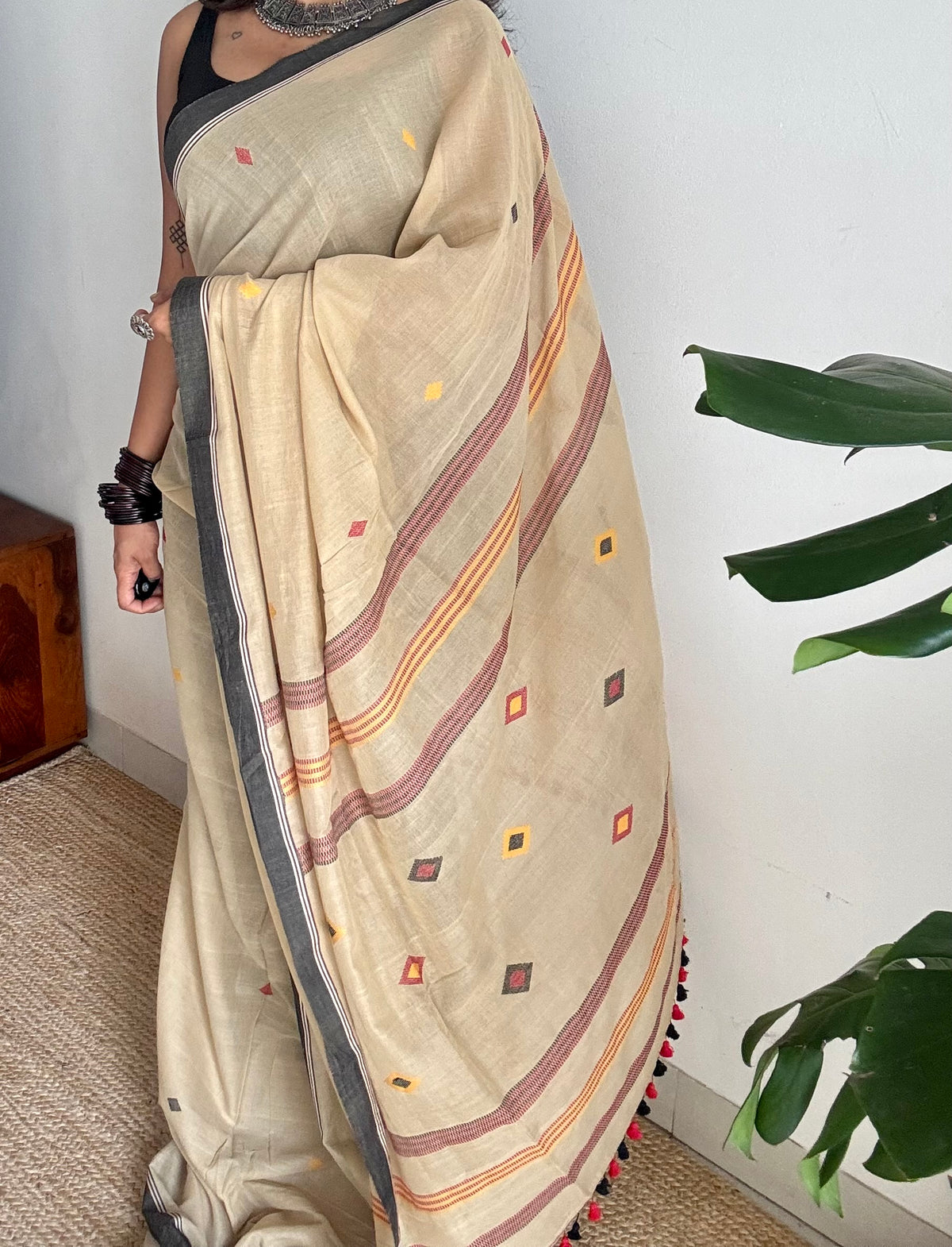 Handloom Bengal soft cotton saree, beige with woven buttas and black borders - YCBCMCSE39
