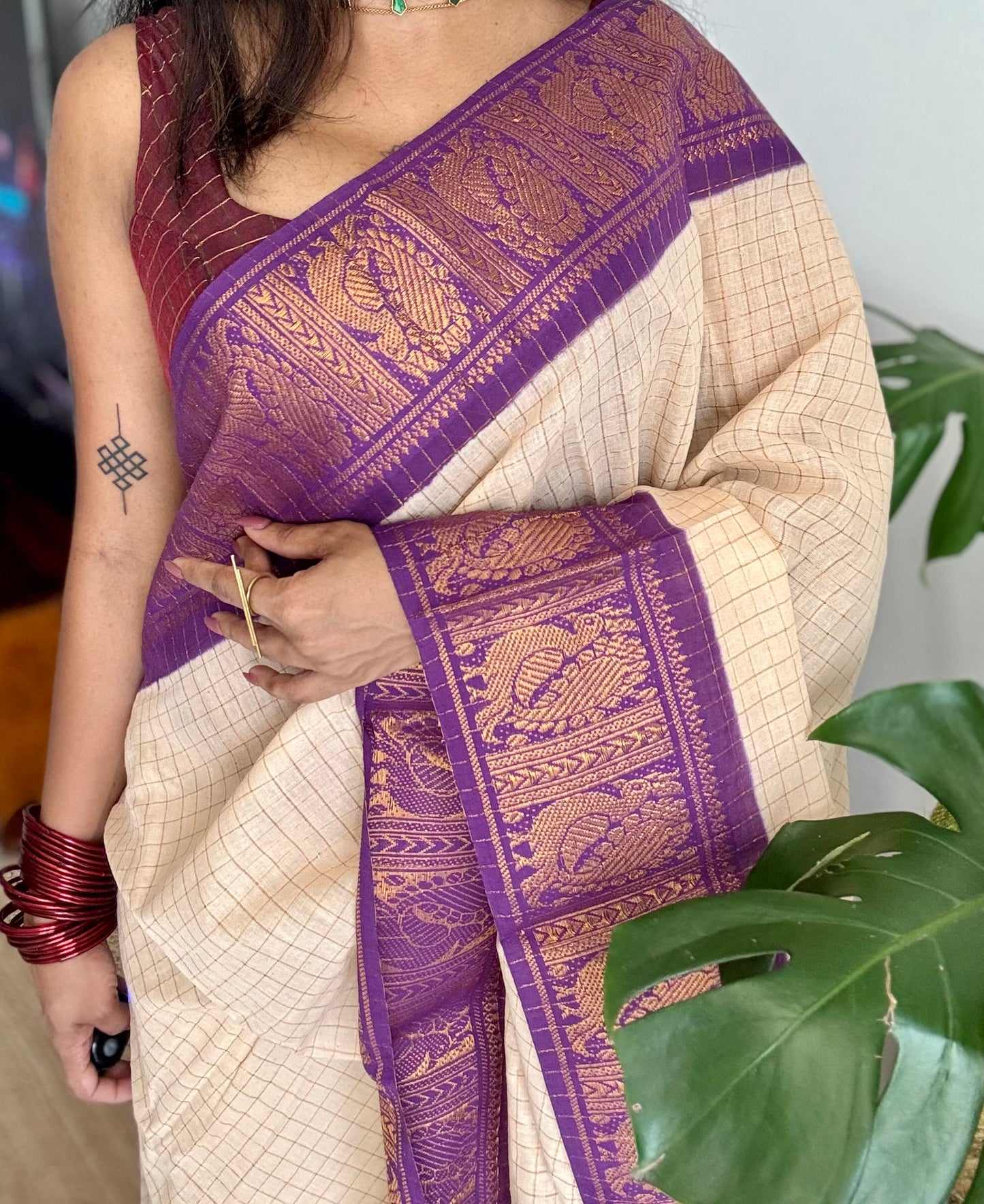 Ivory with purple contrast zari checkered sungudi, kattuchayam dyed madurai cotton - YCIEON95