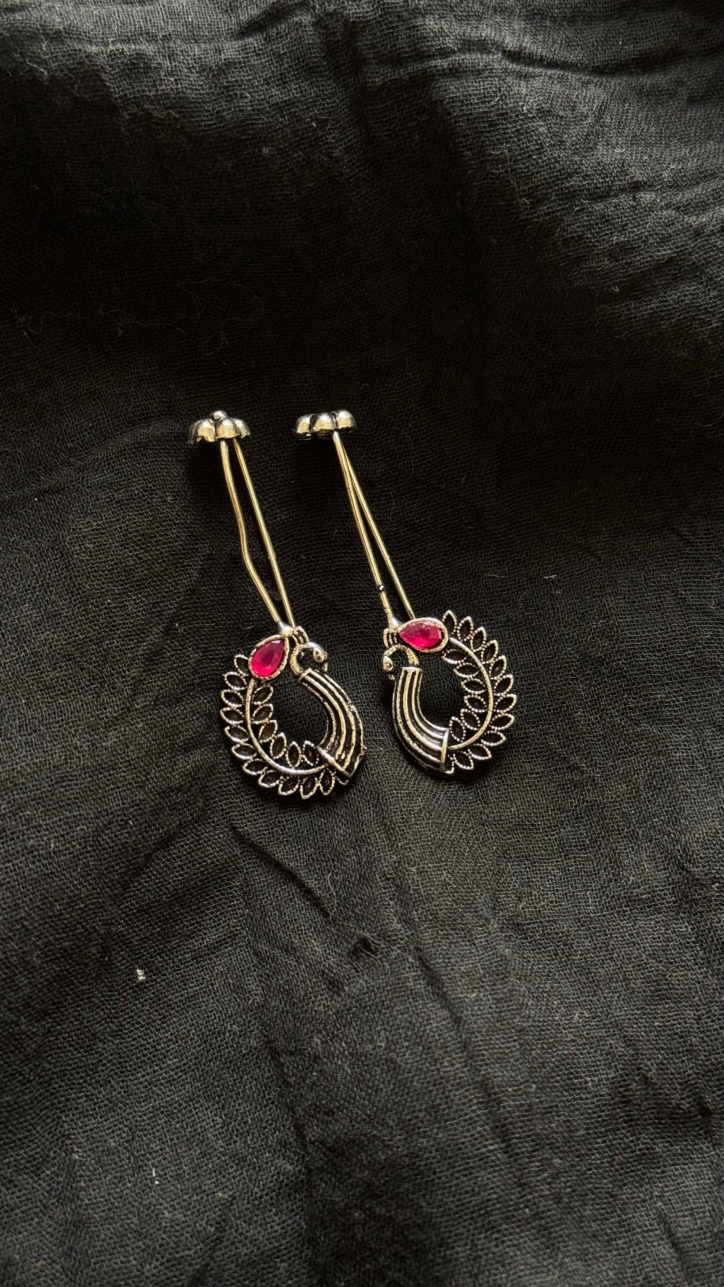 Bugadi clip-on (non pierced), ruby stone, peacock pattern, oxidised silver - YCOSEBU513