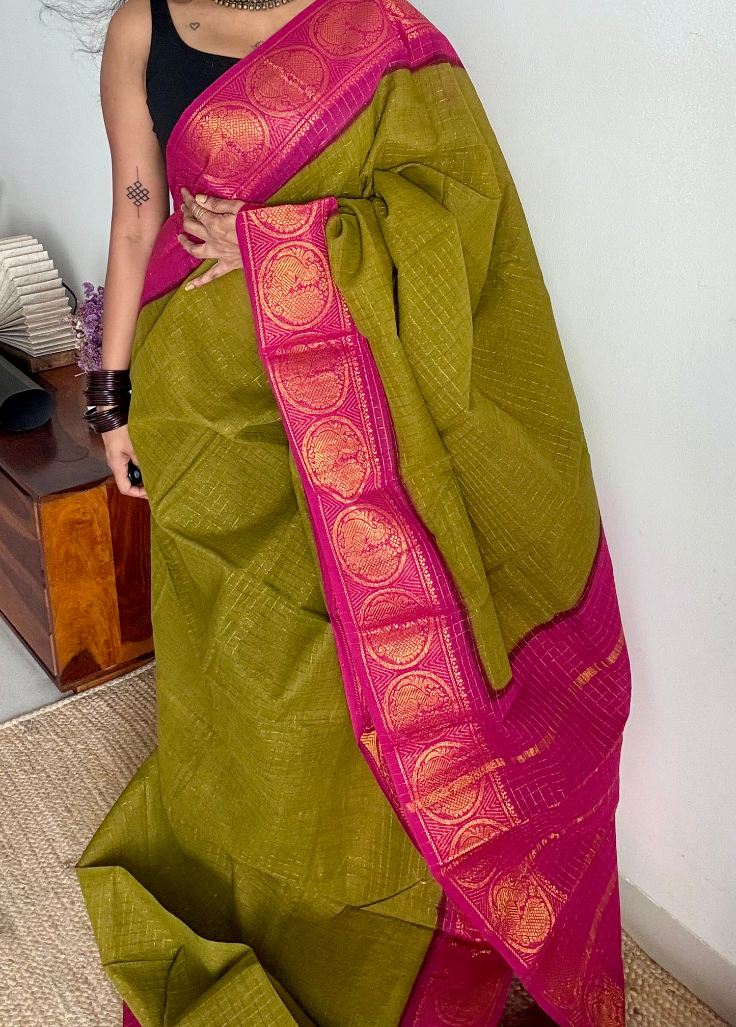 Olive green with magenta contrast zari checkered sungudi, kattuchayam dyed madurai cotton - YCCOTNJU25