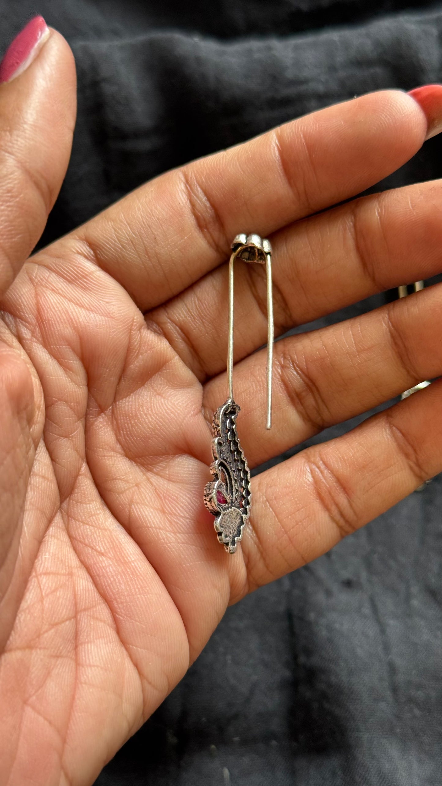 Bugadi clip-on (non pierced), pink stone, peacock pattern, oxidised silver - YCOSEBU515