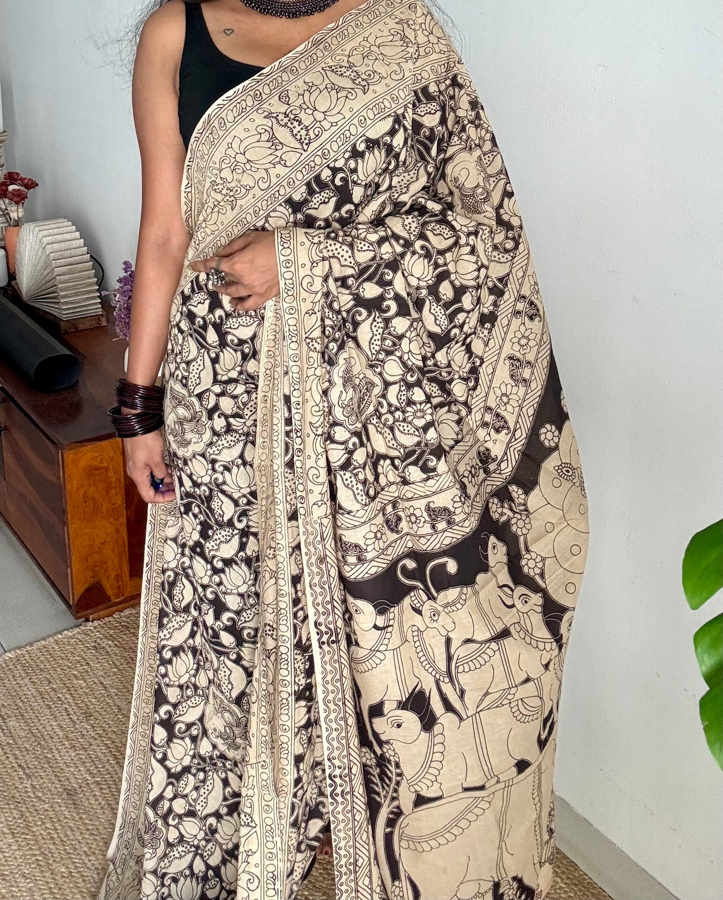 Black with cream kalamkari saree, floral vines, soft cotton - YCWOTDMA353