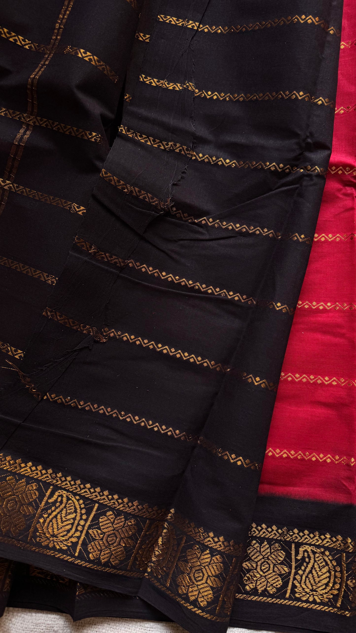 Red with black velthaari sungudi, kattuchayam dyed madurai cotton - YCCOTNMSAP140
