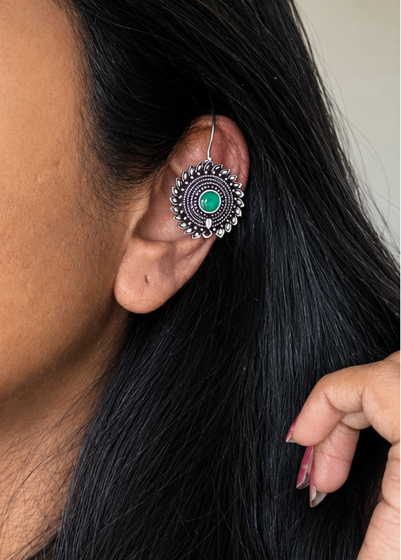Bugadi clip-on (non pierced), green stone, oxidised silver - YCOSBU720