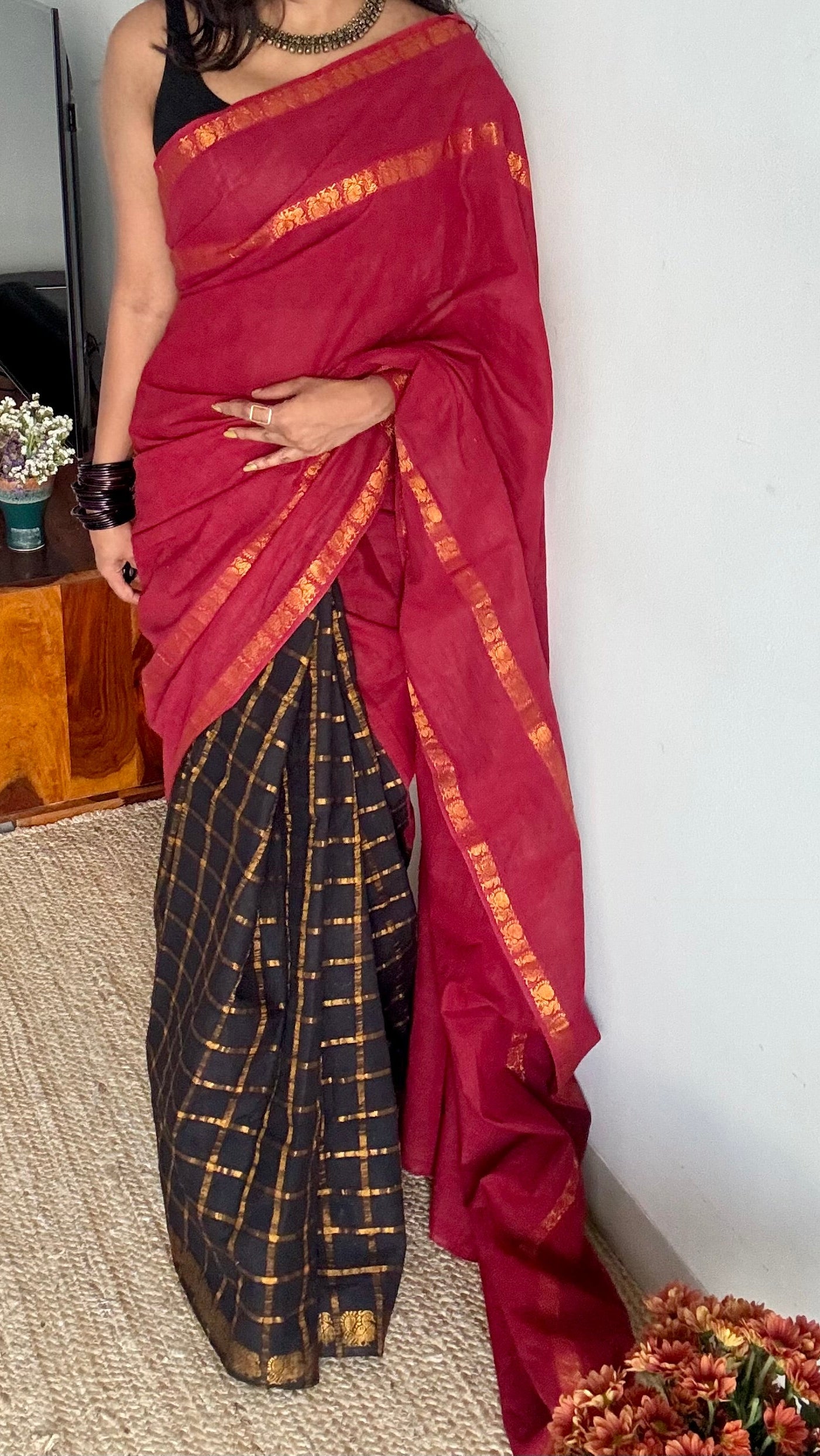 Silai (சிலை) : red with black, sungudi cotton - YCENOID09