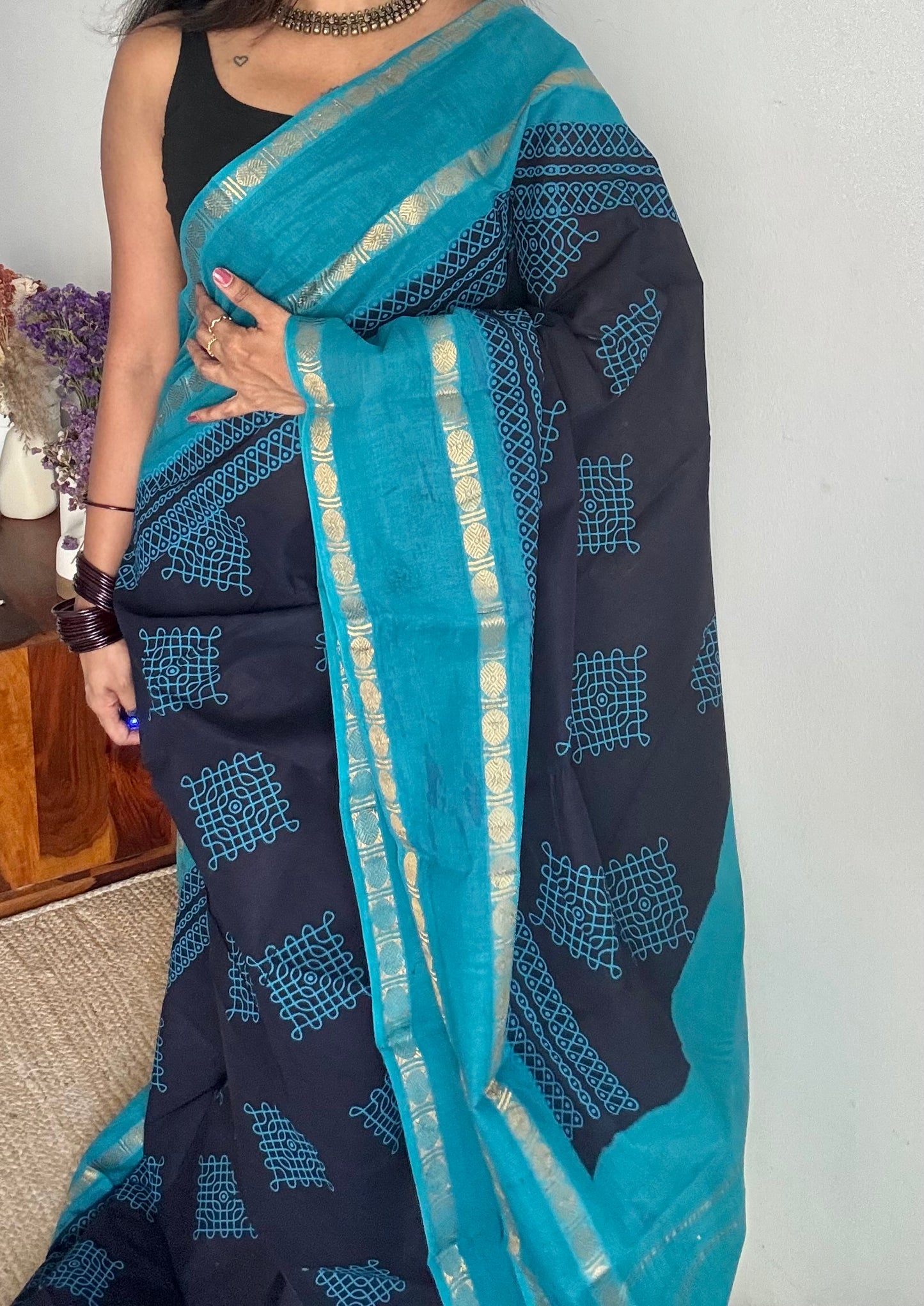 Dark blue with aqua blue, kolam print, rettaipettu gap border, madurai soft cotton - YCCOTNMSAP201