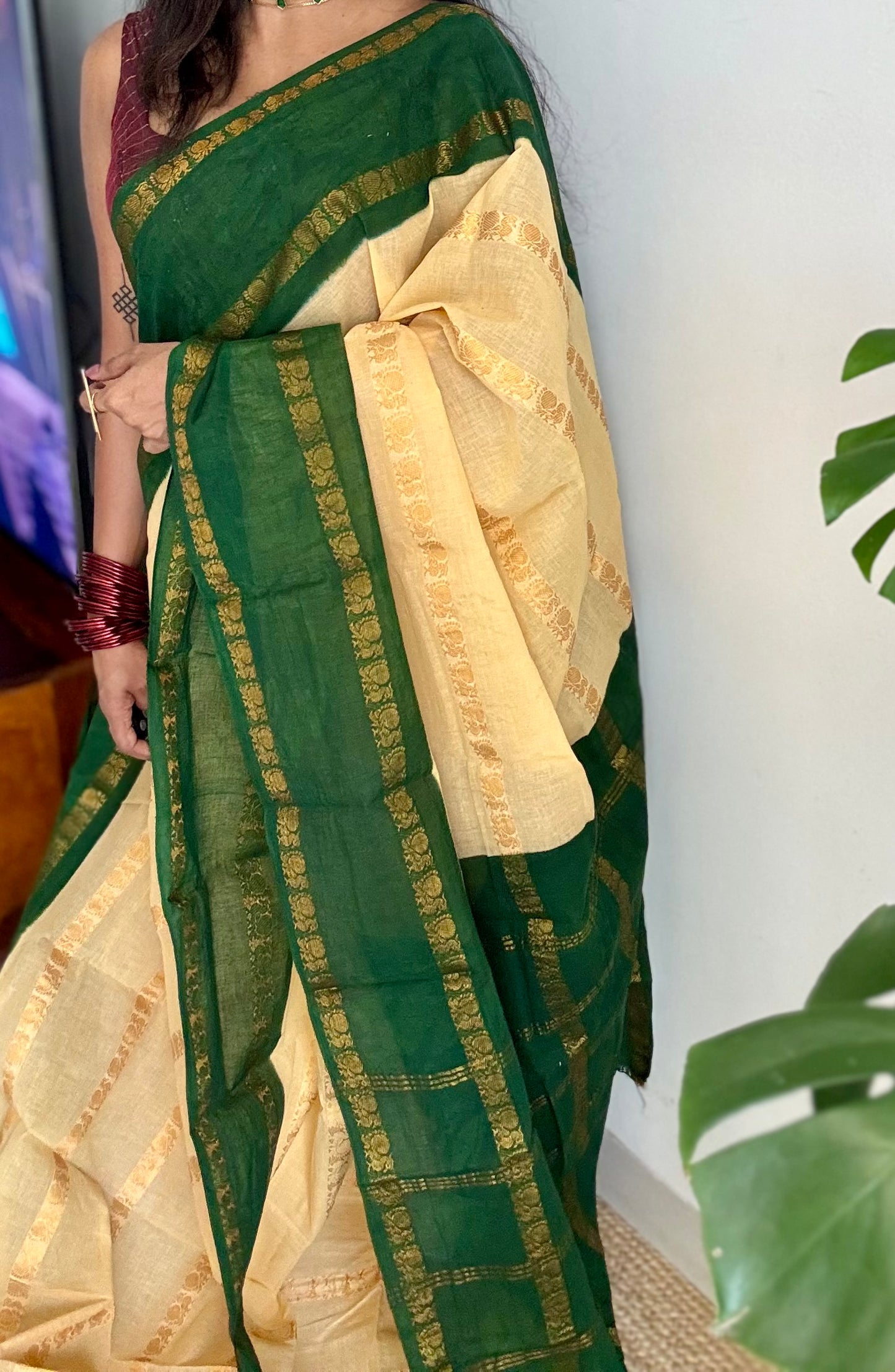 Sandal with green contrast, peacock zari striped sungudi, kattuchayam dyed madurai cotton - YCIEON97