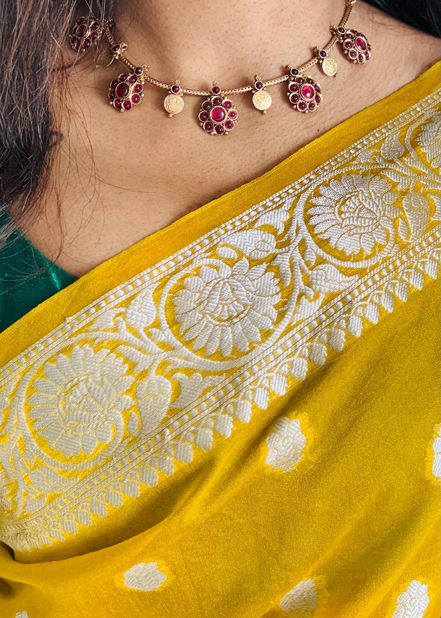 Red kemp and coin pendant neckpiece, with earrings - YCGPNP622