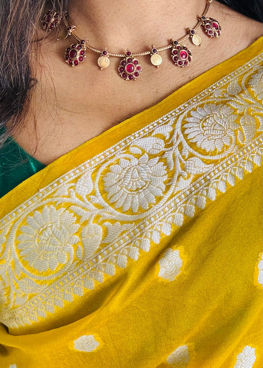 Red kemp and coin pendant neckpiece, with earrings - YCGPNP622