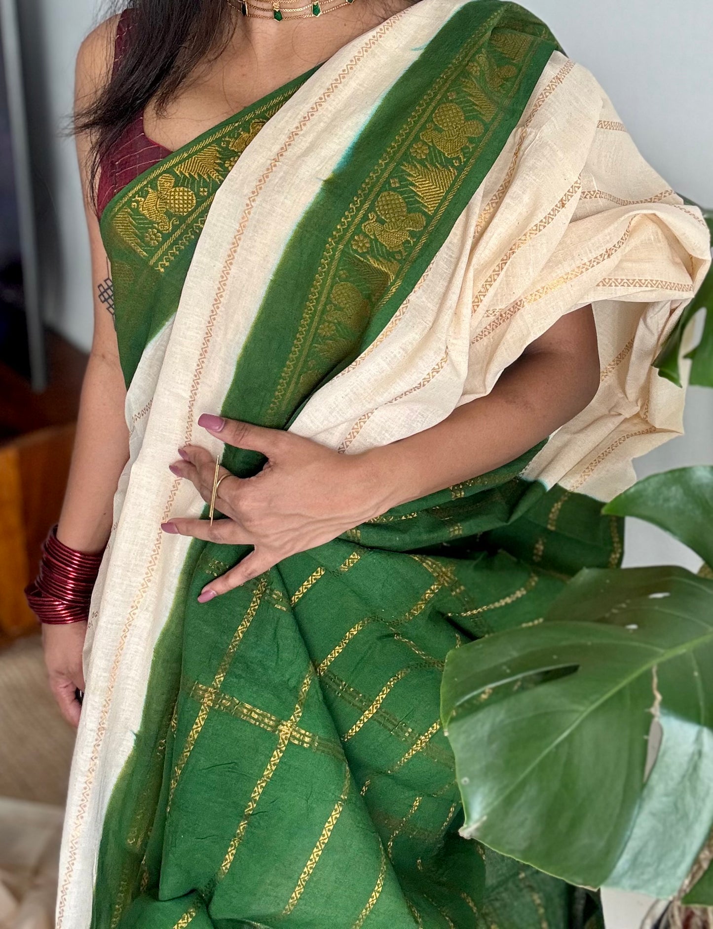 Ivory with green contrast velthaari sungudi, kattuchayam dyed madurai cotton - YCIEON104