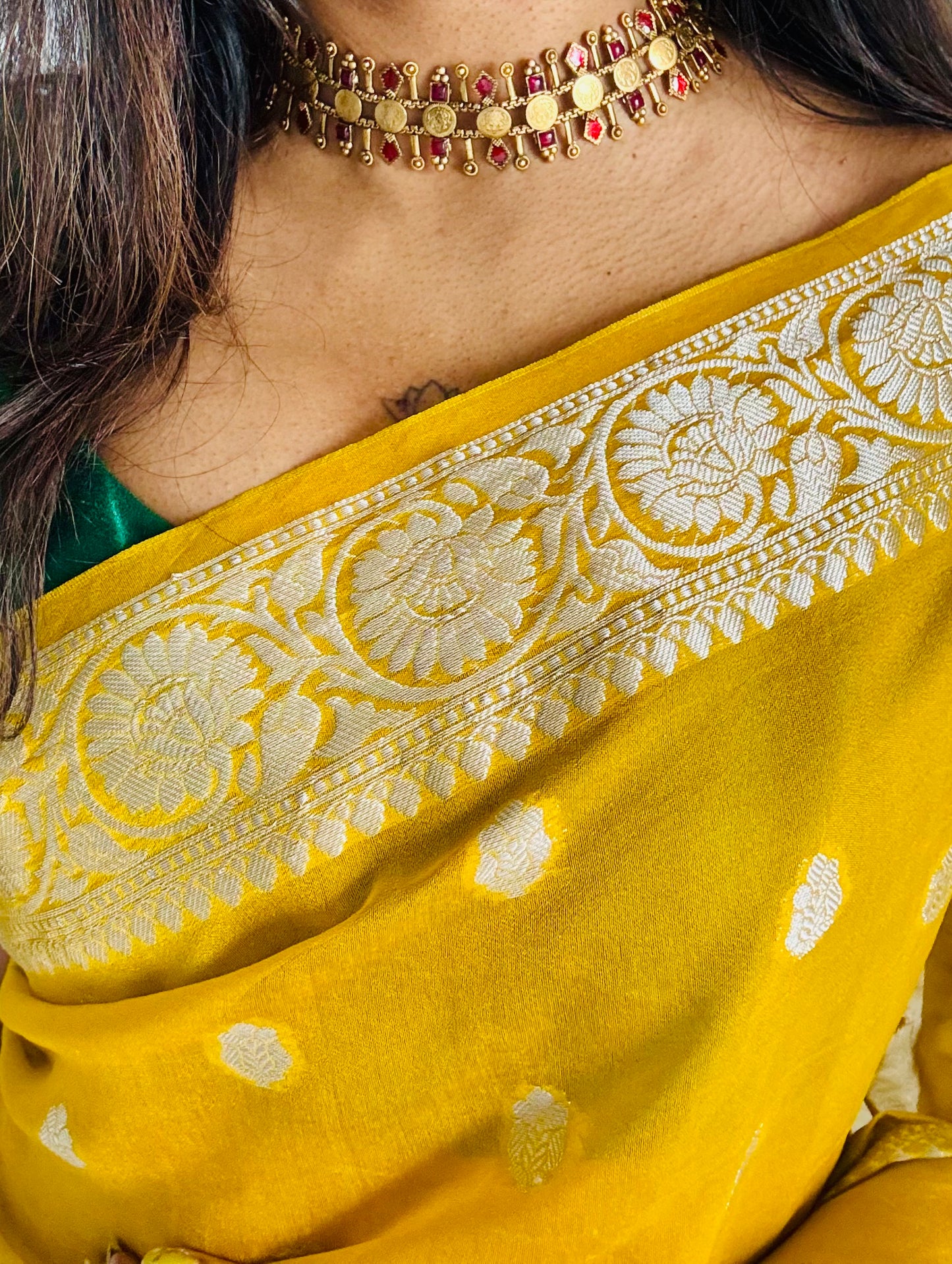 Coin and red stone neckpiece with earrings - YCGPNP636