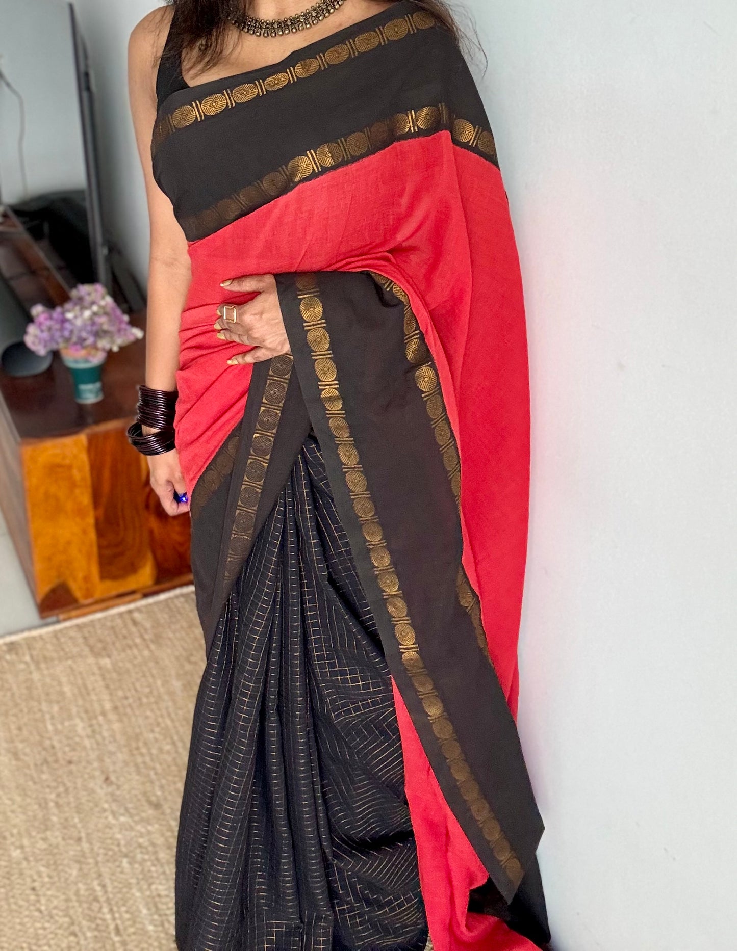 Sengathir (செங்கதிர்) : bright red with black checks, sungudi cotton - YCCOTNMSJA187