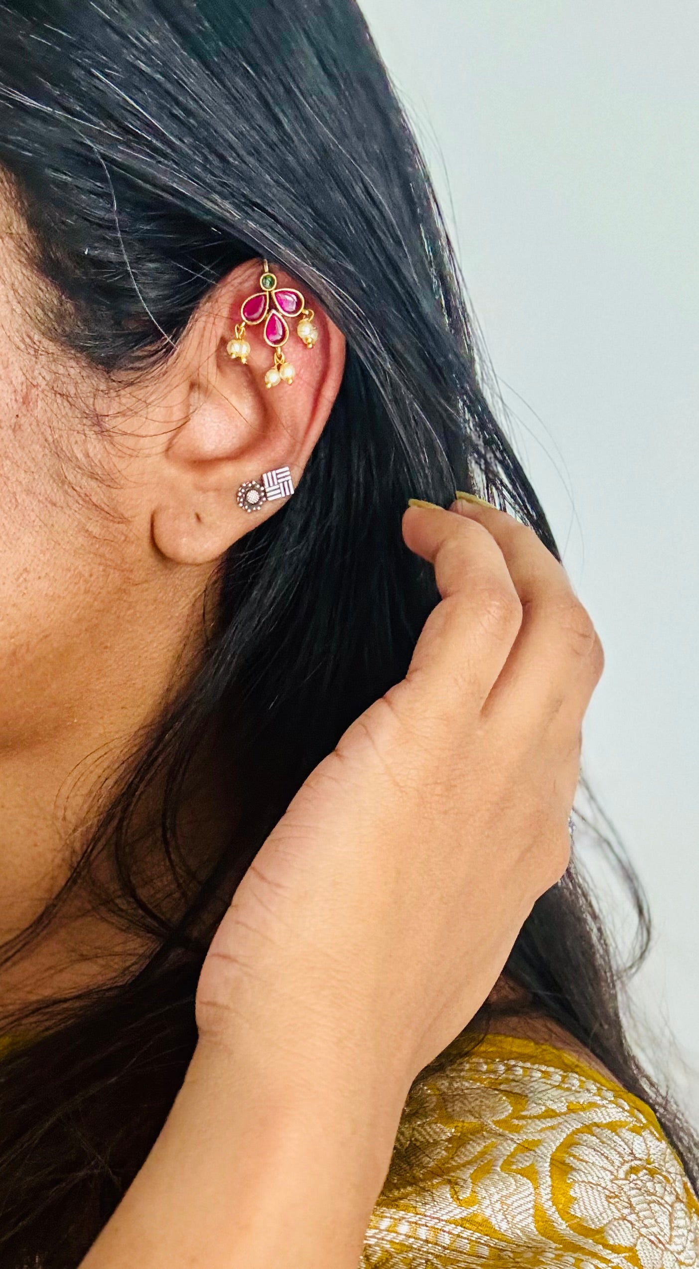 Bugadi clip-on (non pierced), ruby, white - YCGPBU687