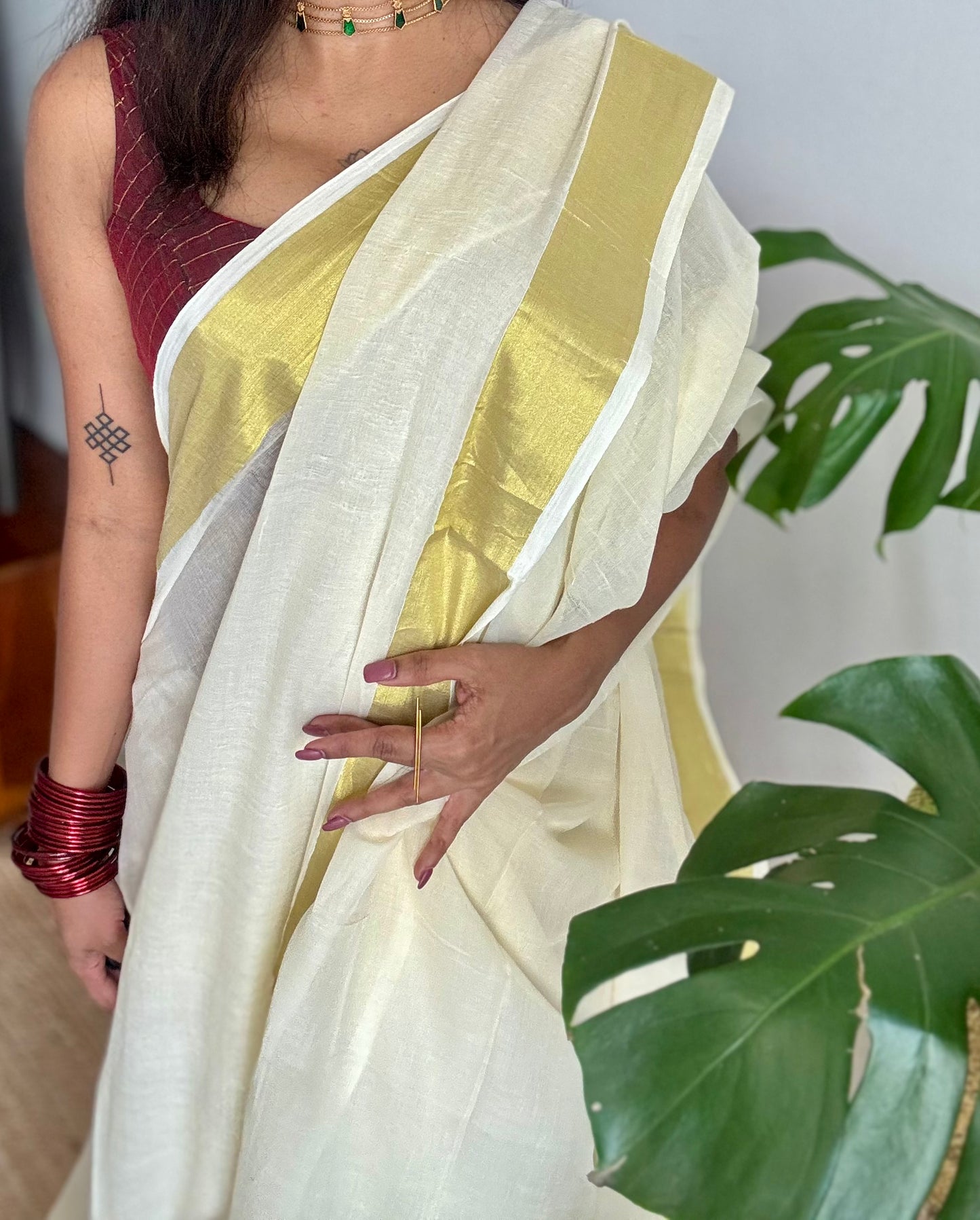 Ivory mul saree, gold border - YCIEON32