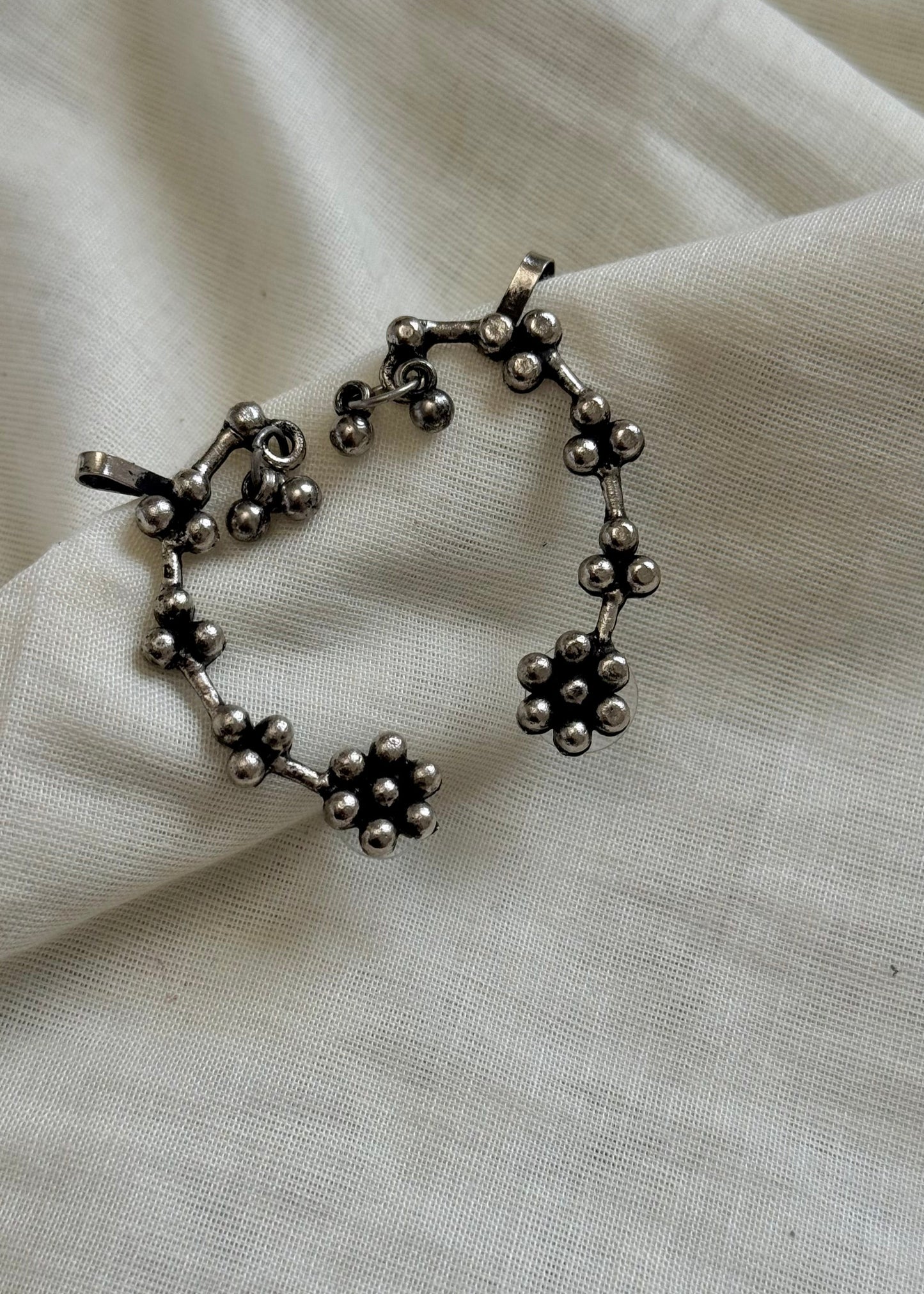 Oxidised silver, floral patterned earcuff - YCOSEEC292
