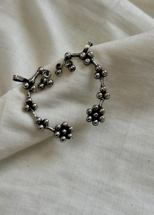 Oxidised silver, floral patterned earcuff - YCOSEEC292