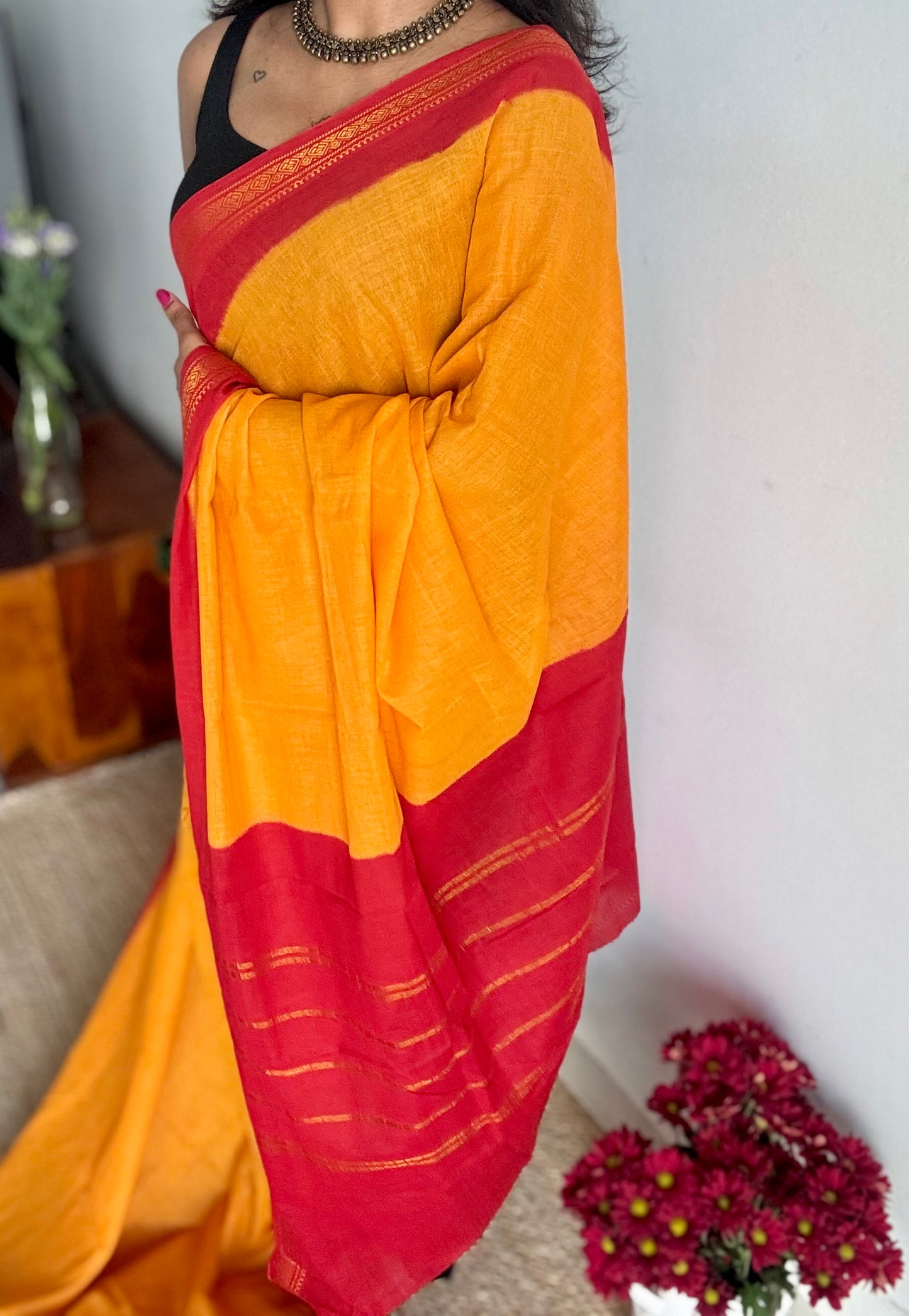 Yellow with red border sungudi, kattuchayam dyed, madurai cotton - YCCOTNSEMS100