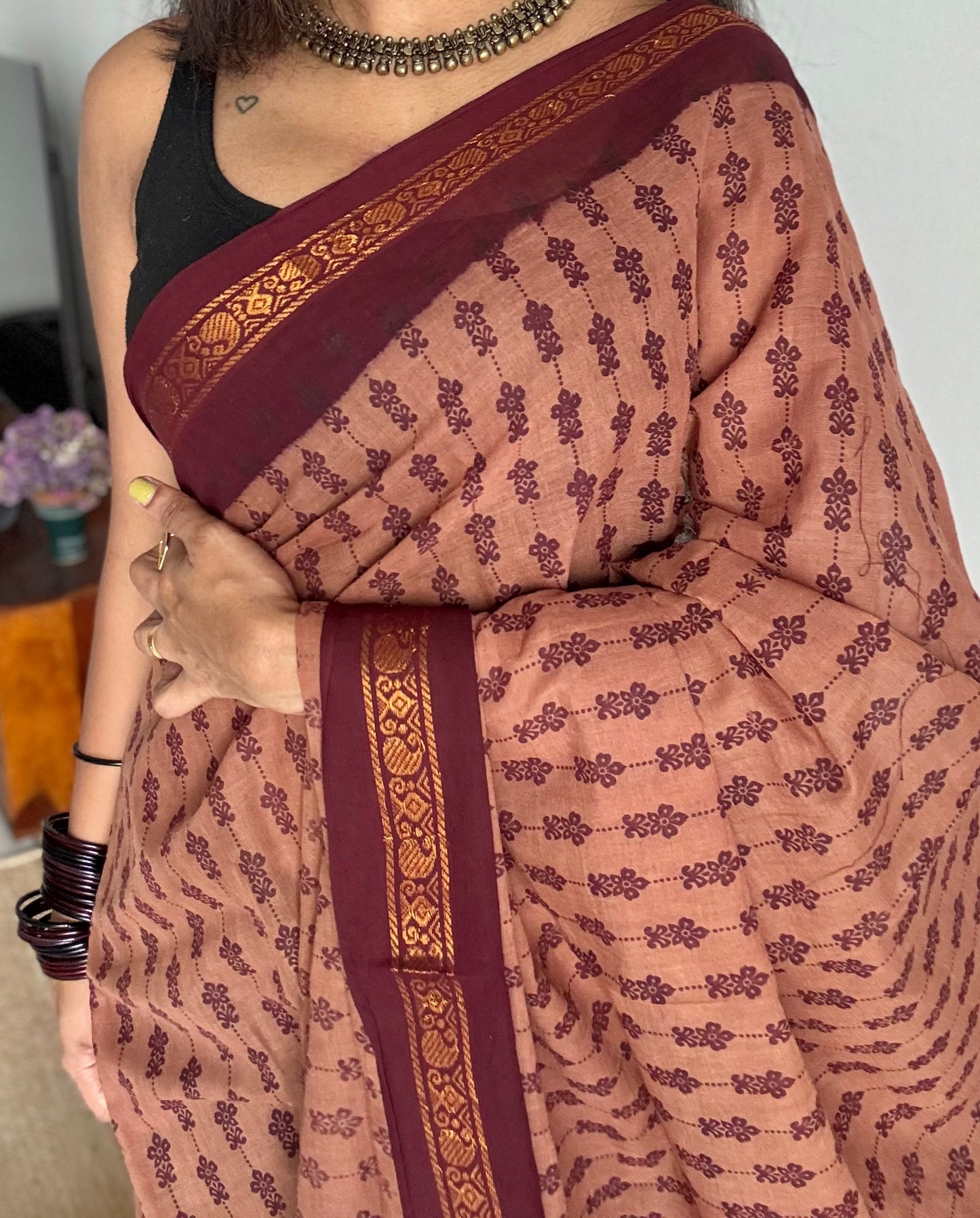 Madisar saree (9 yards) - Light brown with maroon, motif printed, kattuchayam dyed madurai sungudi cotton saree - YCCOTNMSFE78