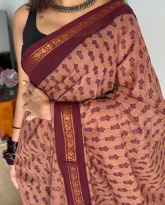 Madisar saree (9 yards) - Light brown with maroon, motif printed, kattuchayam dyed madurai sungudi cotton saree - YCCOTNMSFE78