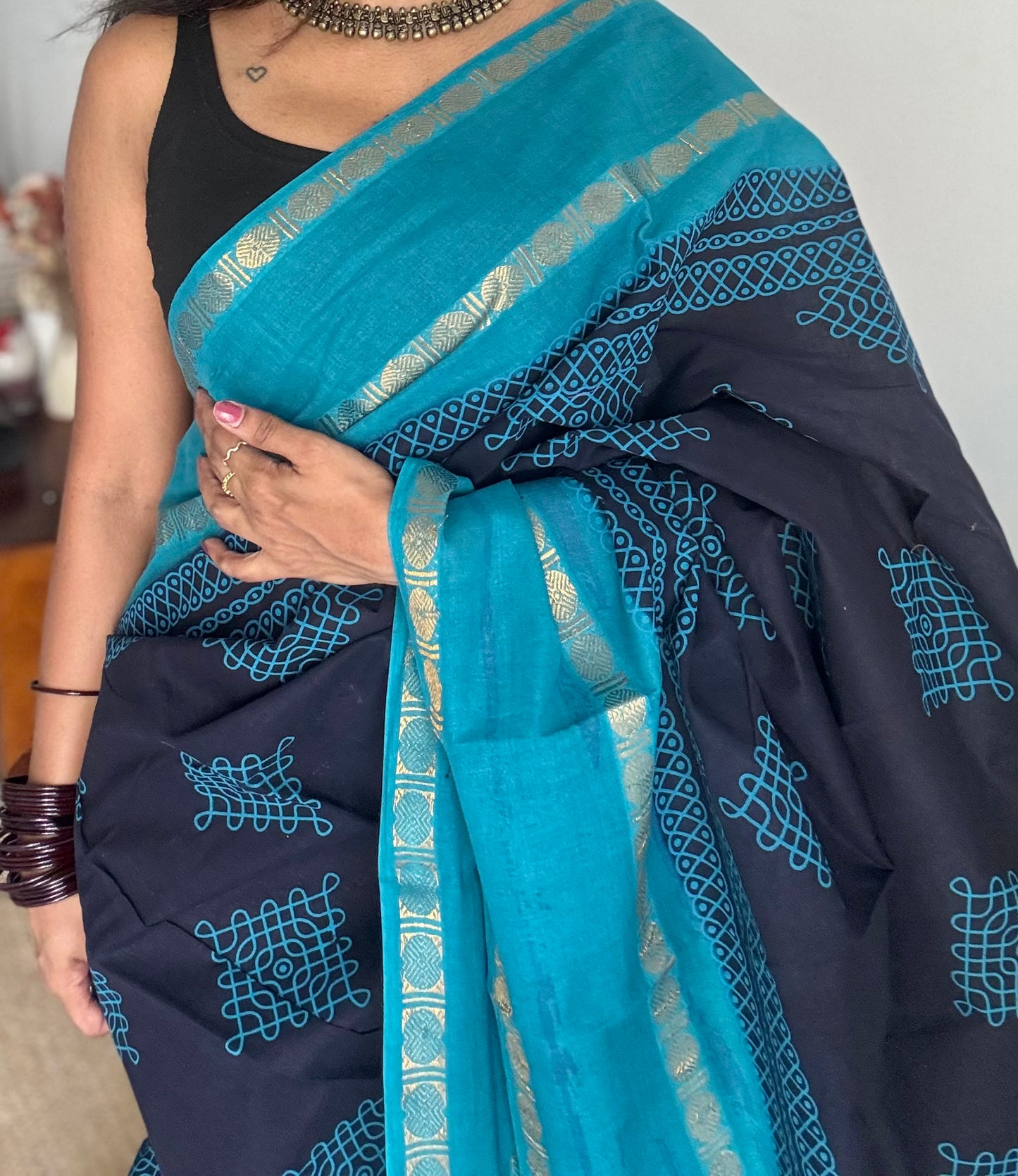 Dark blue with aqua blue, kolam print, rettaipettu gap border, madurai soft cotton - YCCOTNMSAP201
