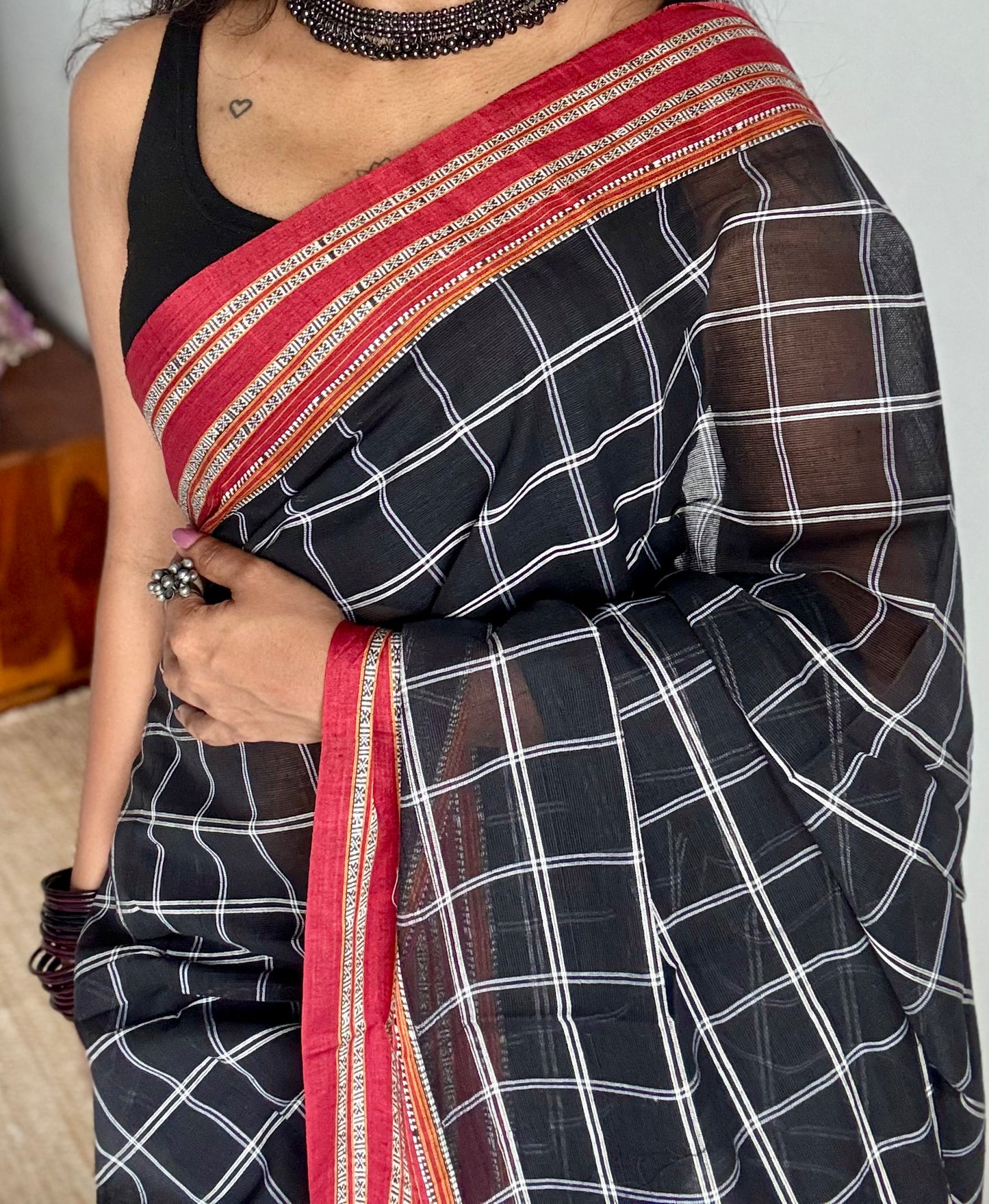 Black and white checks with red border, ilkal, soft cotton - YCLOKC223