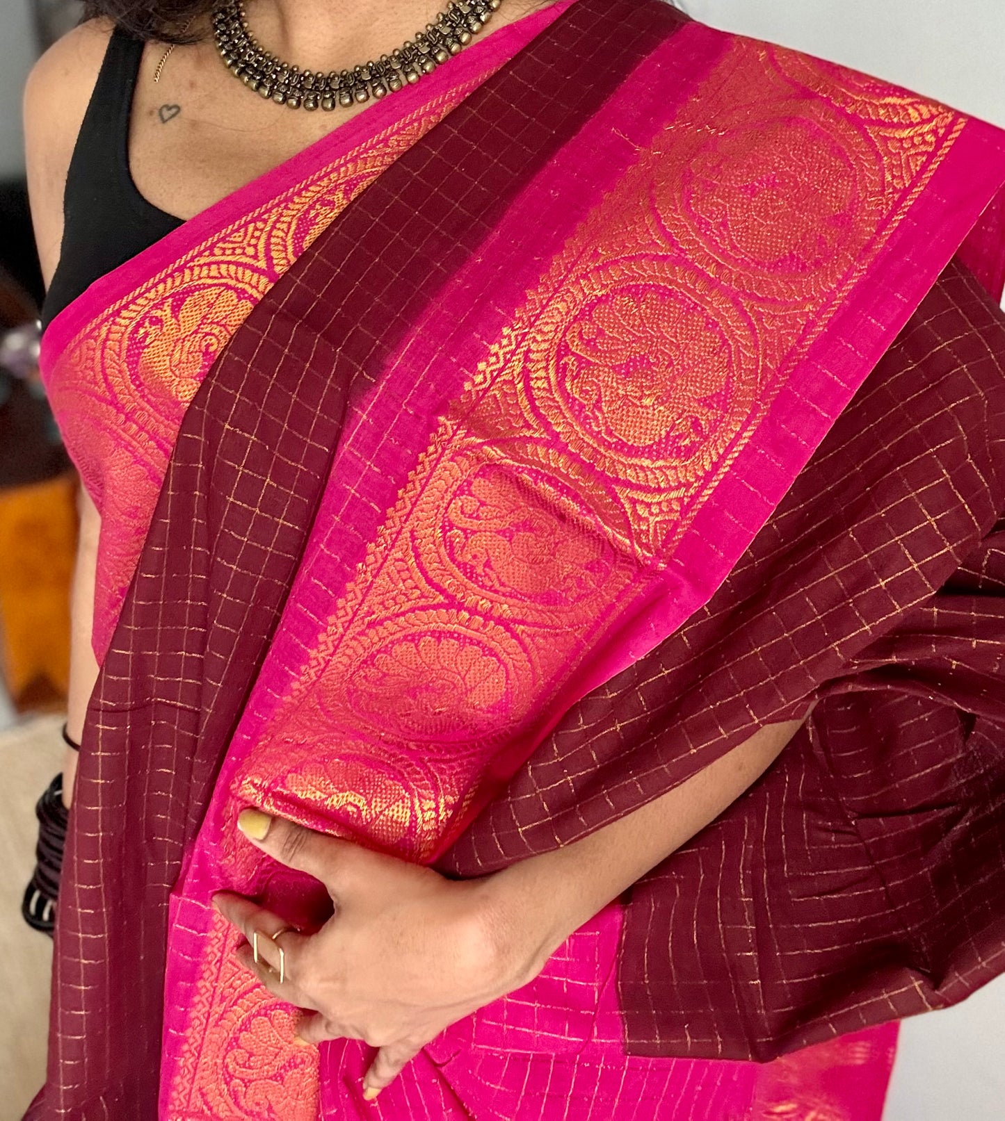 Dark maroon with hot pink checkered sungudi, madurai cotton - YCCOTNSUDE41