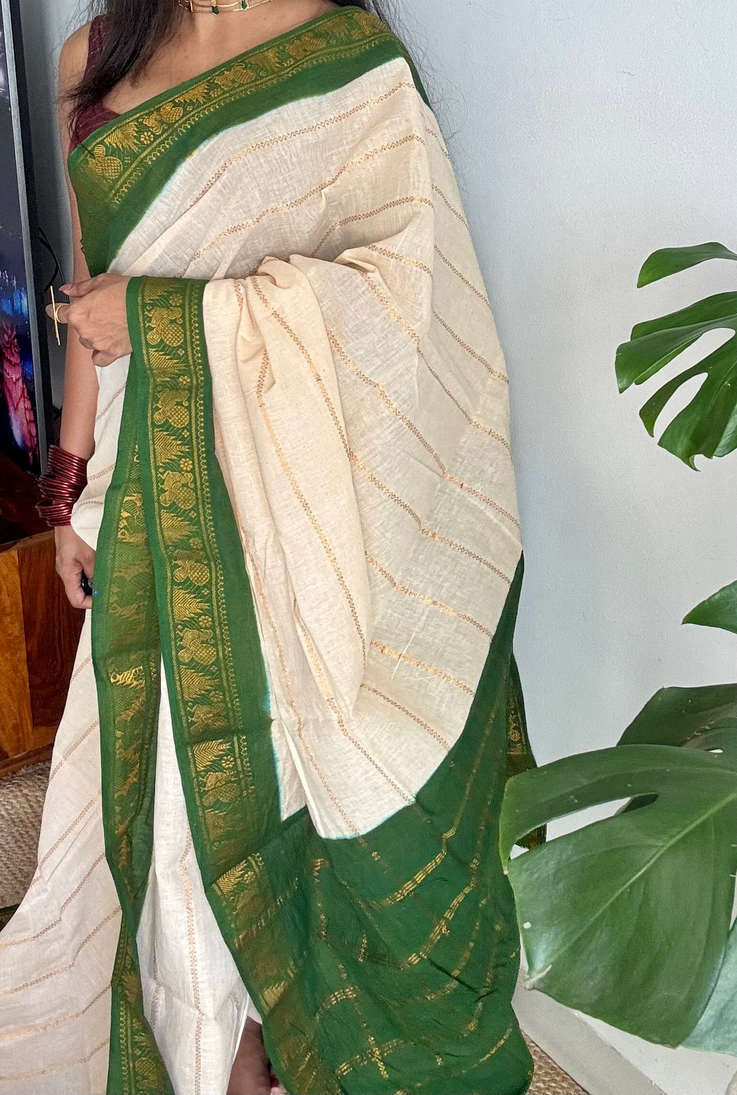 Ivory with green contrast velthaari sungudi, kattuchayam dyed madurai cotton - YCIEON104