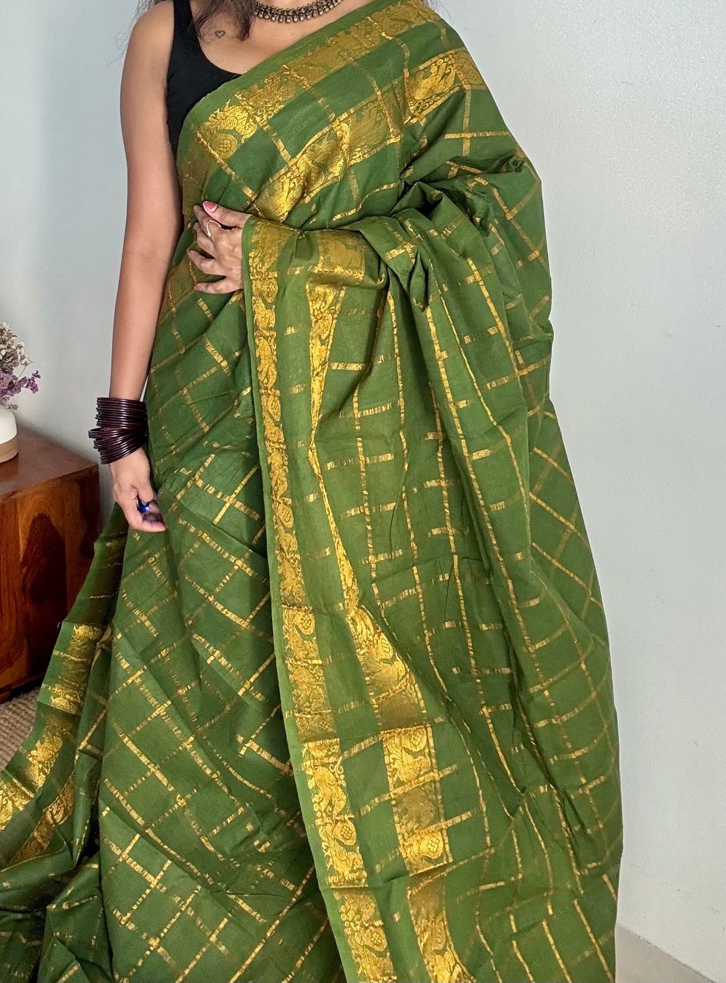 Green kattam with motif double border, kattuchayam dyed madurai cotton saree - YCCOTNMSAP176