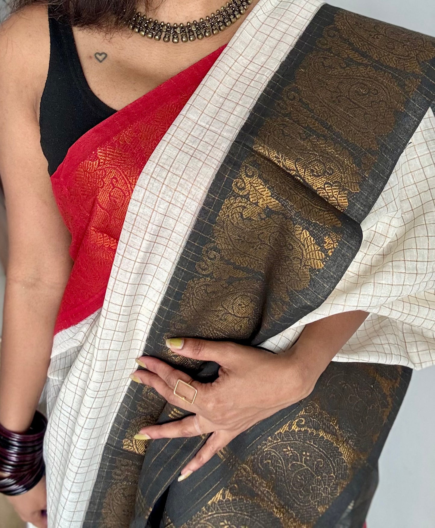 Sungudi cotton checks, ivory gold base, red and black dual tone flower paisley border, soft cotton - YCCOTNGJJA165