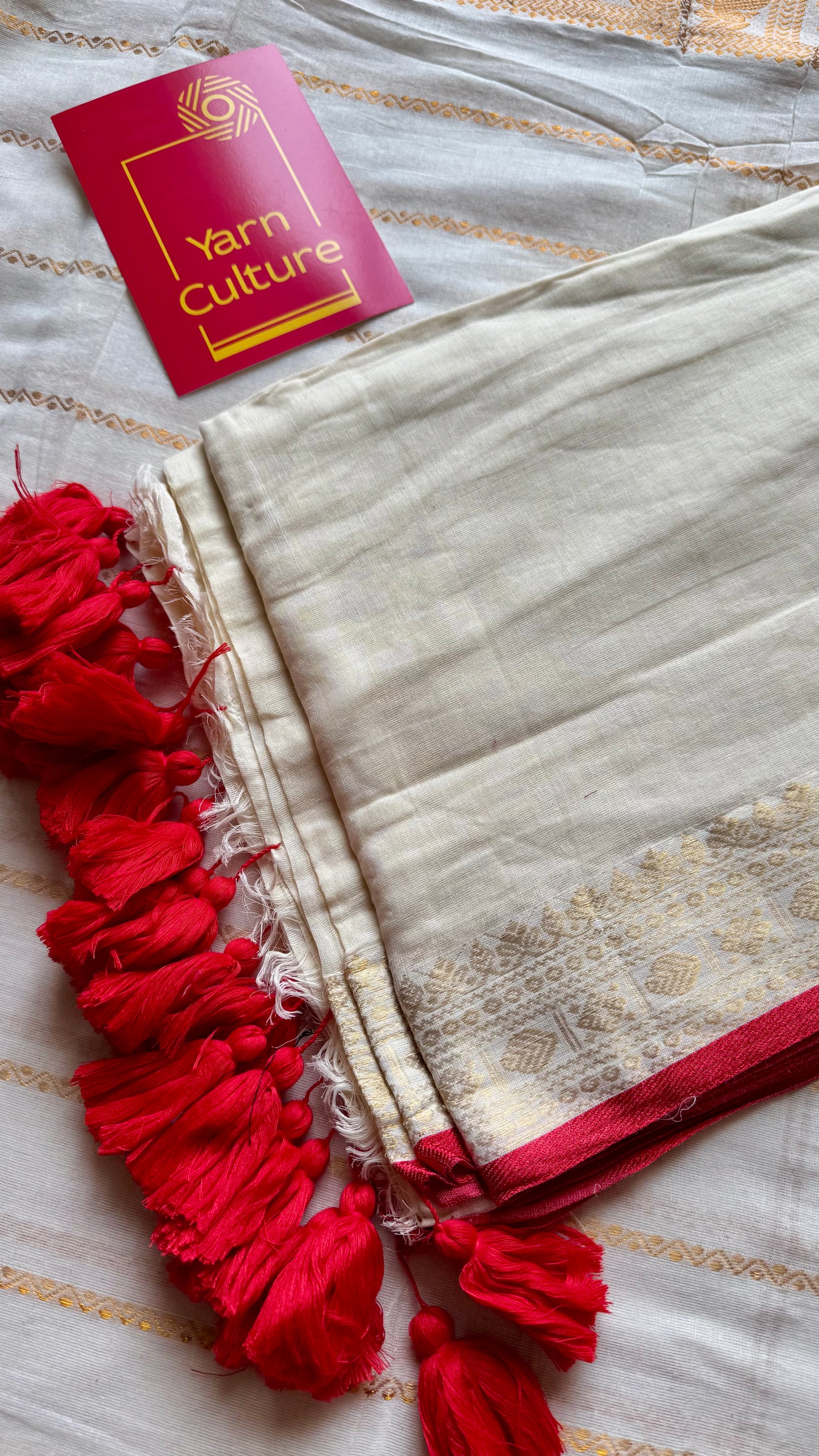 Ivory mul saree, red and gold border - YCIEON18