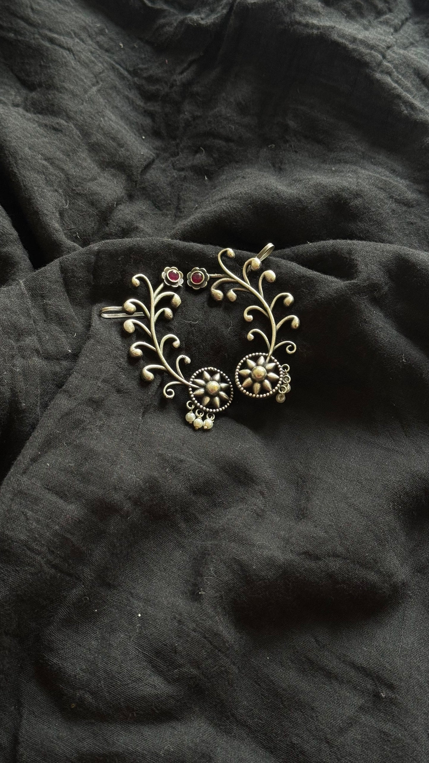 Oxidised silver, floral patterned earcuff, red stone - YCOSEC579