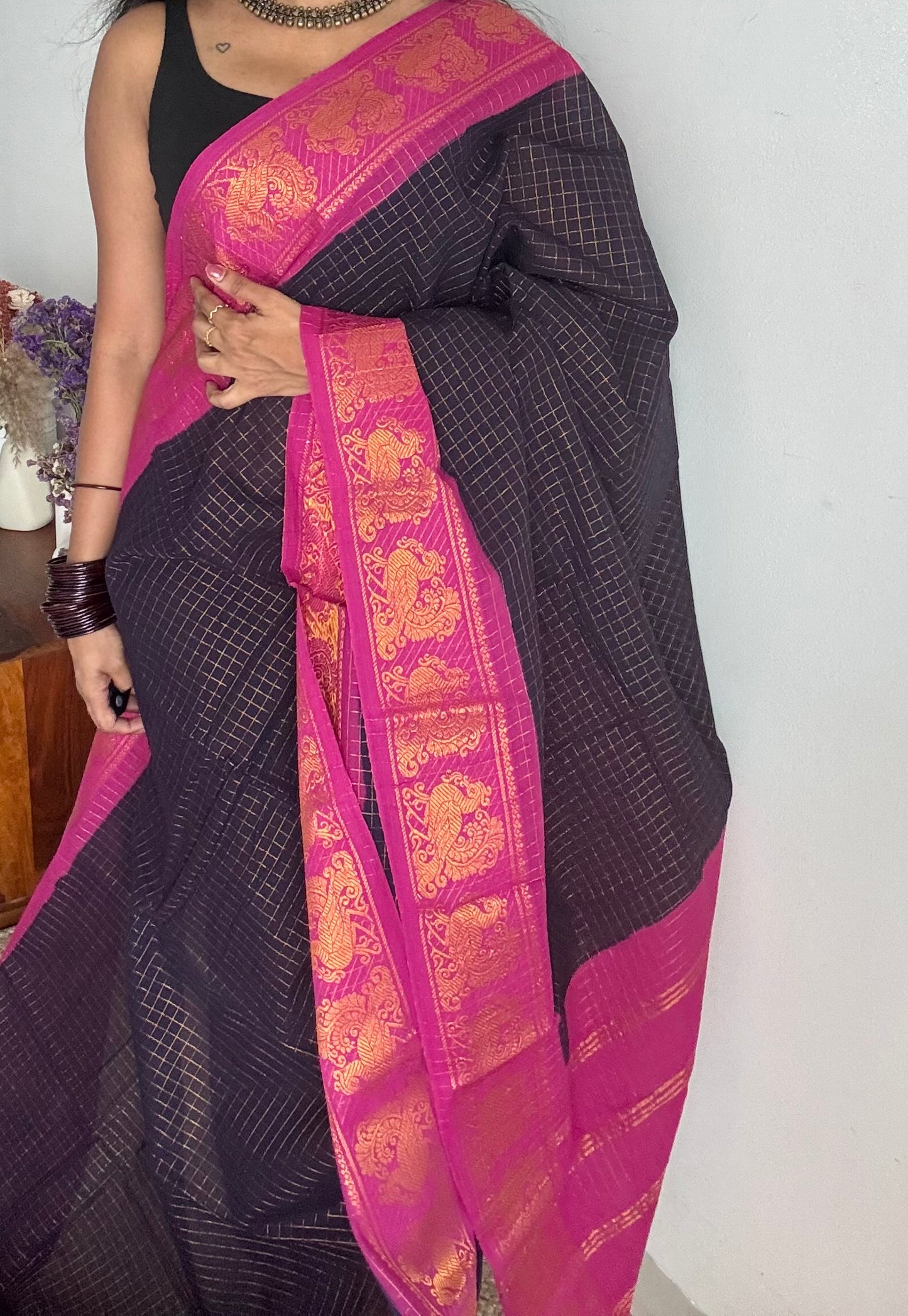 Dark blue with hot pink contrast zari checkered sungudi, kattuchayam dyed madurai cotton - YCCOTNMSAP194
