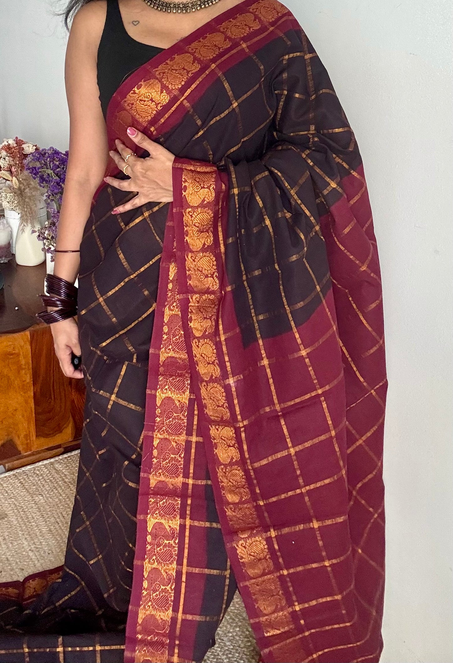 Brownish black with maroon pavithra kattam sungudi, madurai cotton - YCCOTNMSAP144