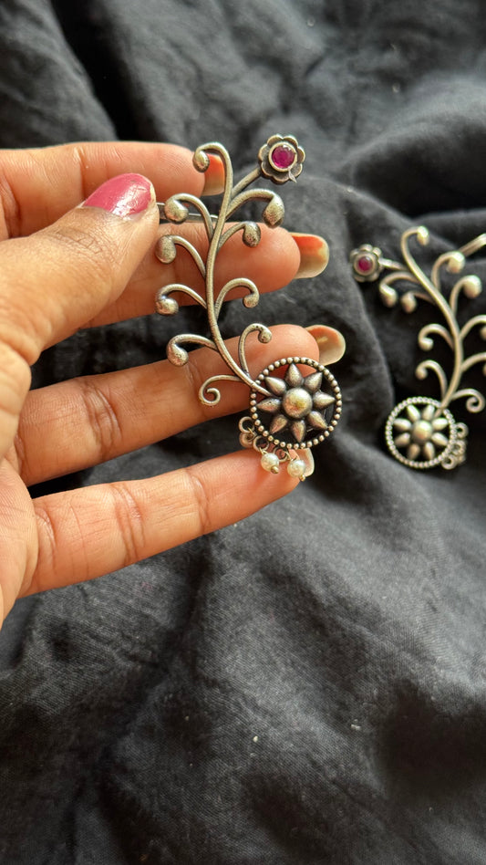Oxidised silver, floral patterned earcuff, red stone - YCOSEC579