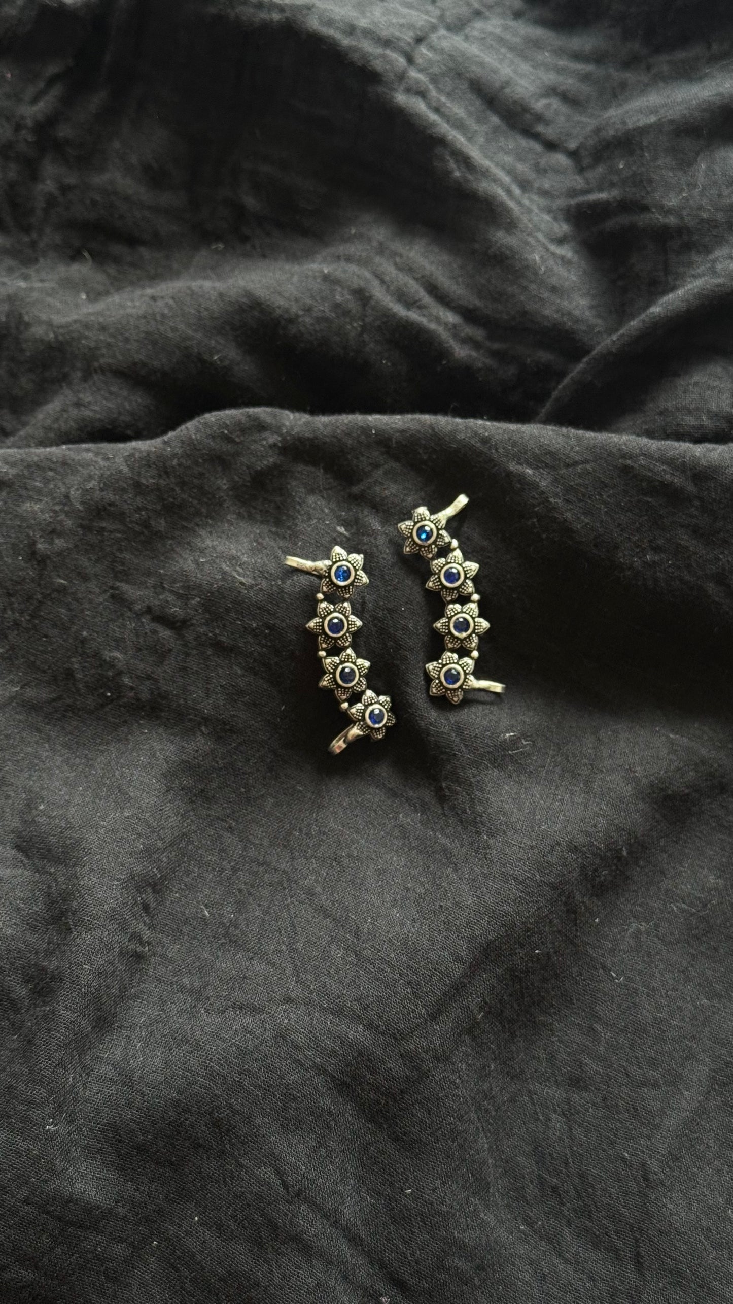Oxidised silver, blue stone floral patterned earcuff - YCOSEC712