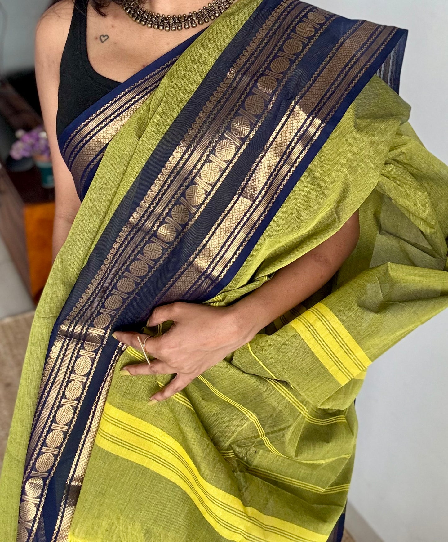 Light green with dark blue contrast border, kanchi cotton - YCCOTNKCDE85