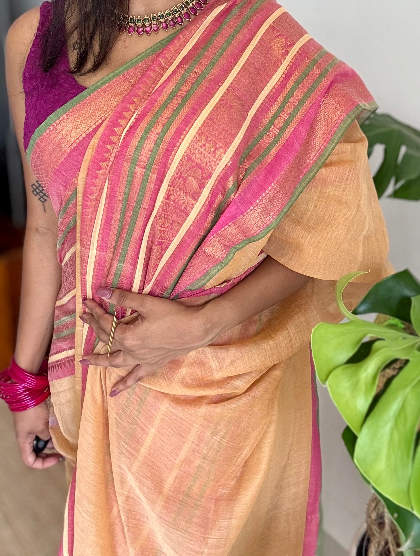 Sandal mul saree, multicoloured wide kanchi border - YCIEON37
