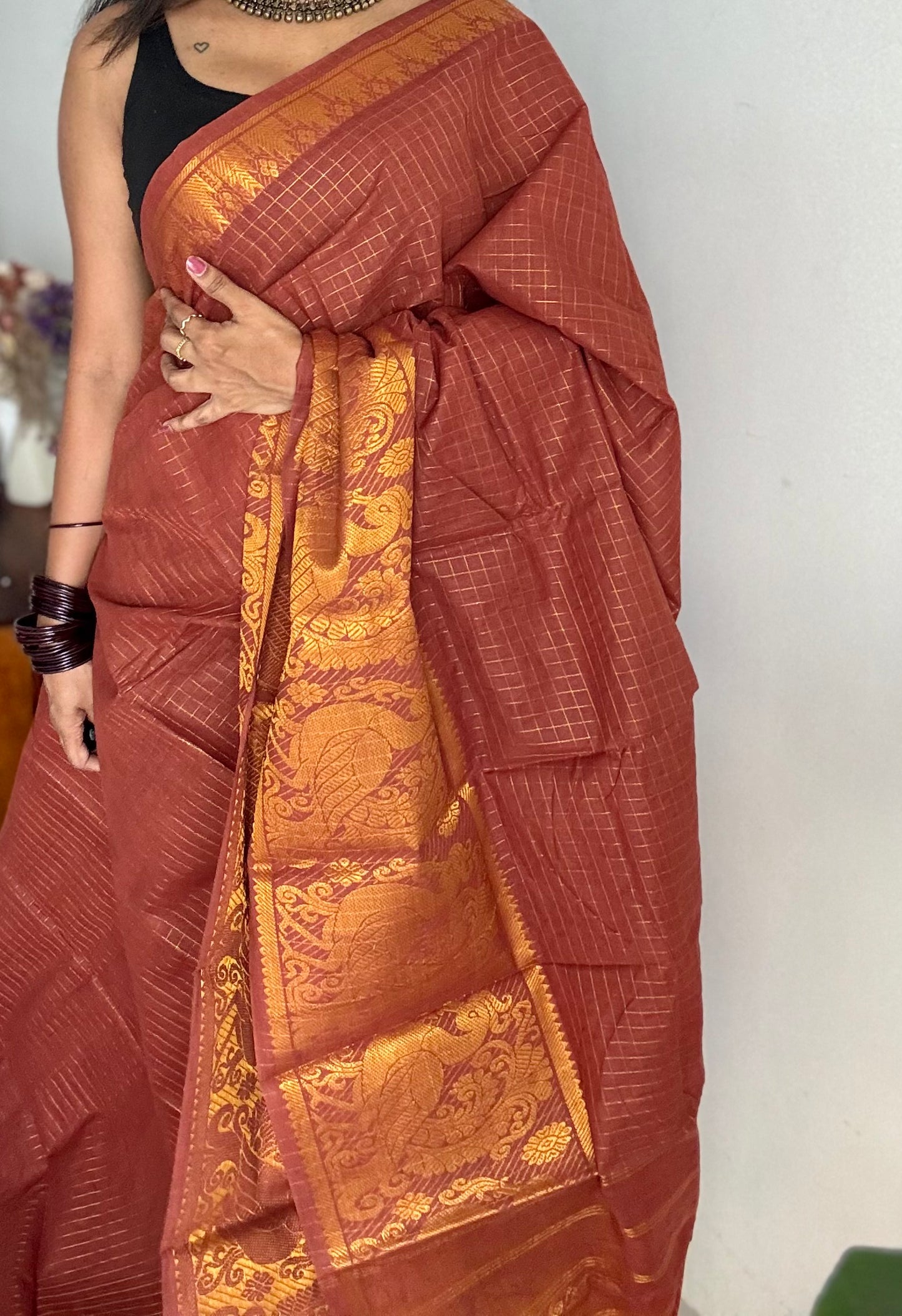Brown with wide border, zari checkered sungudi, kattuchayam dyed madurai cotton - YCCOTNMSAP112